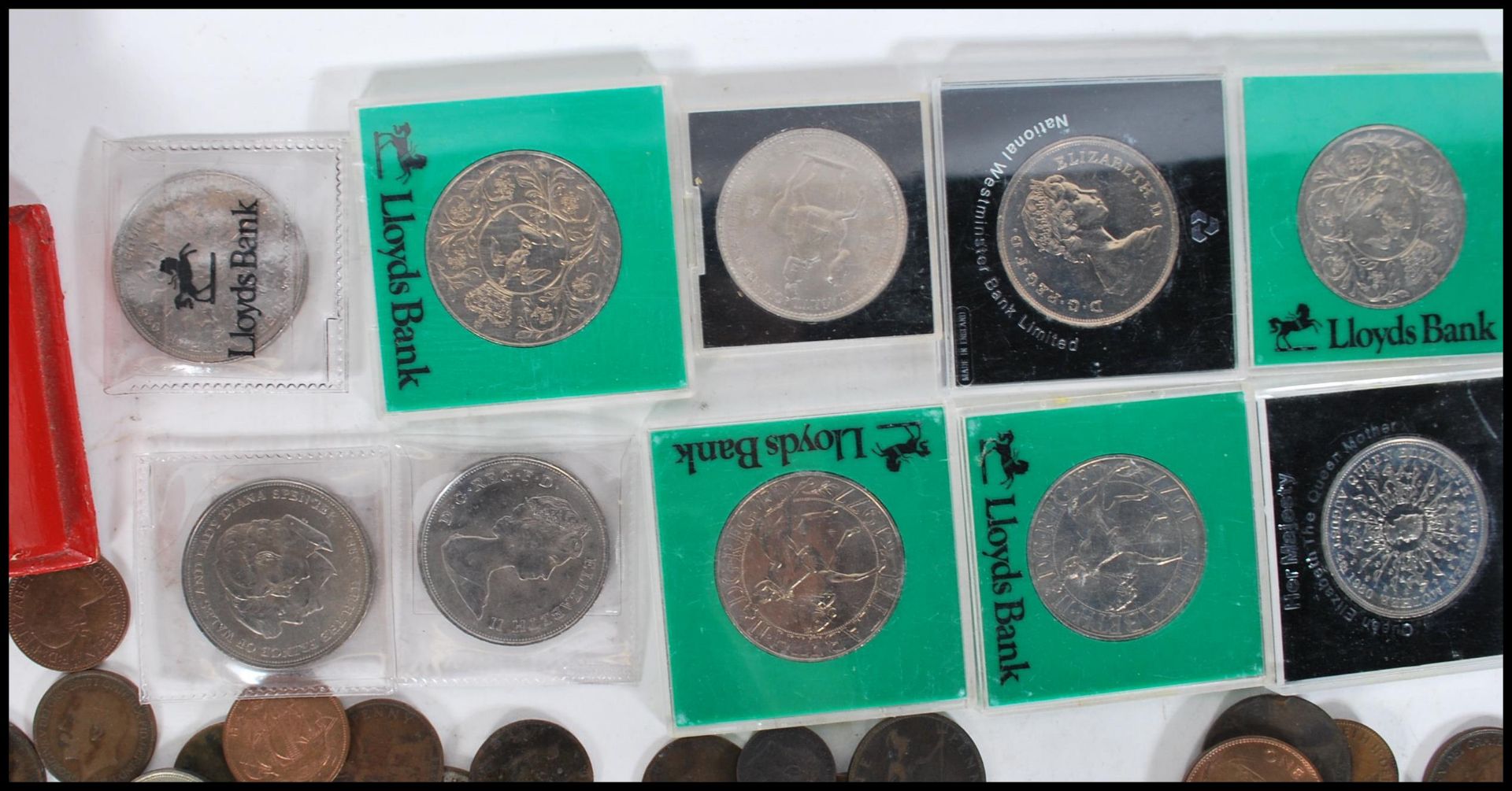 A collection of coins to include a group of copper coins dating from the 19th Century onwards, a - Bild 10 aus 11