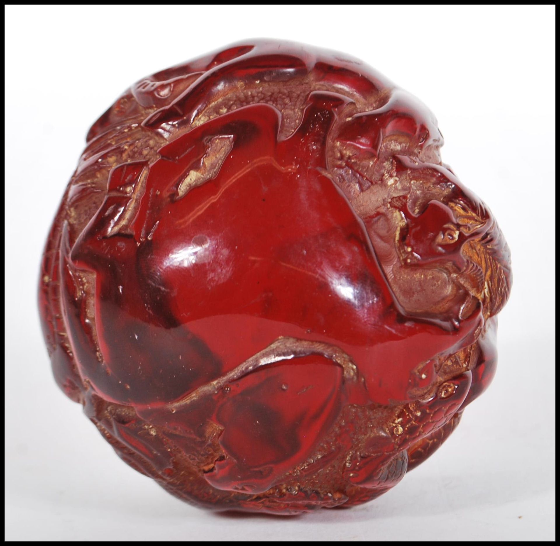 A 20th Century Chinese deep red resin sphere decorated with raised animals including a four toed - Bild 4 aus 4