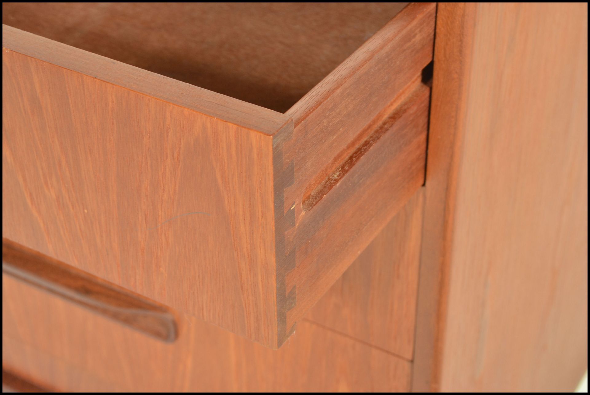 A 1970's G-Plan teak wood Kelso Pattern chest of drawers being raised on an inset plinth with - Bild 3 aus 5