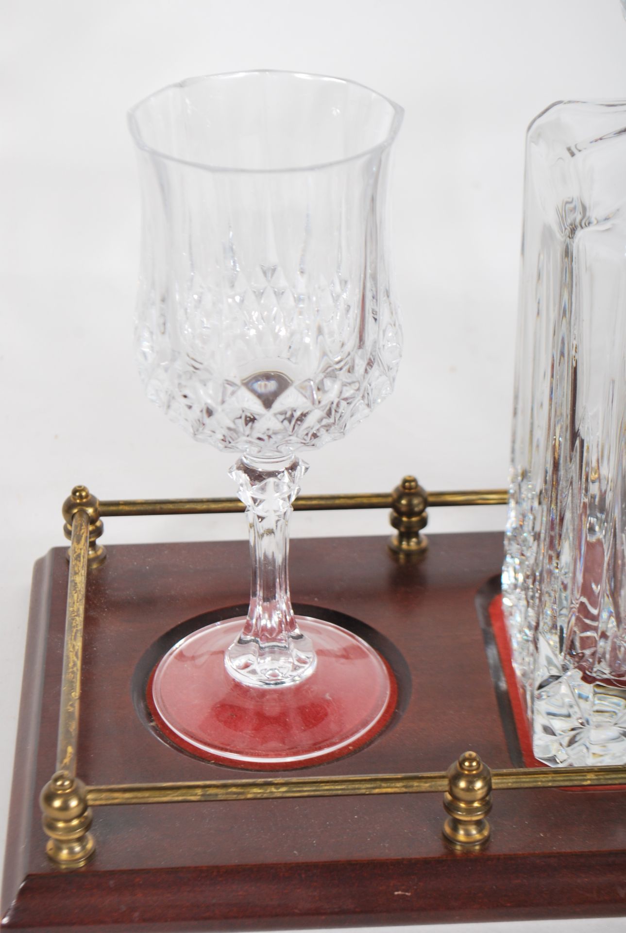 A 20th Century cut glass crystal decanter and glass tantalus set, the set to include decanter with - Bild 3 aus 5