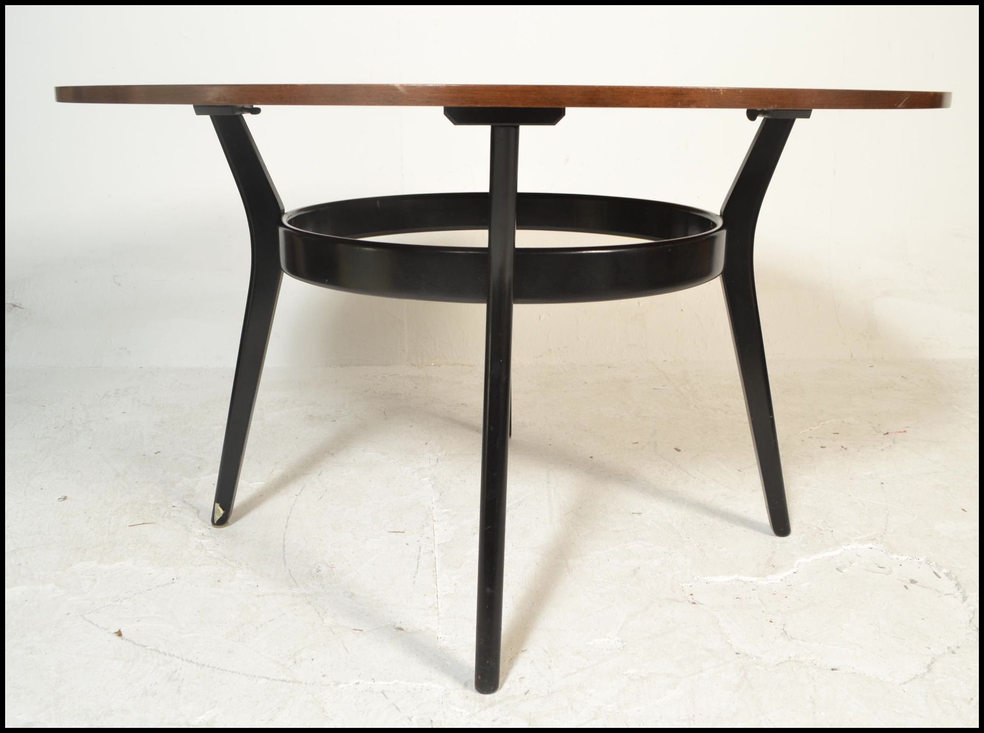 A 20th Century vintage teak wood and ebonised circular dining table  of sputnik / atomic form having - Bild 7 aus 7