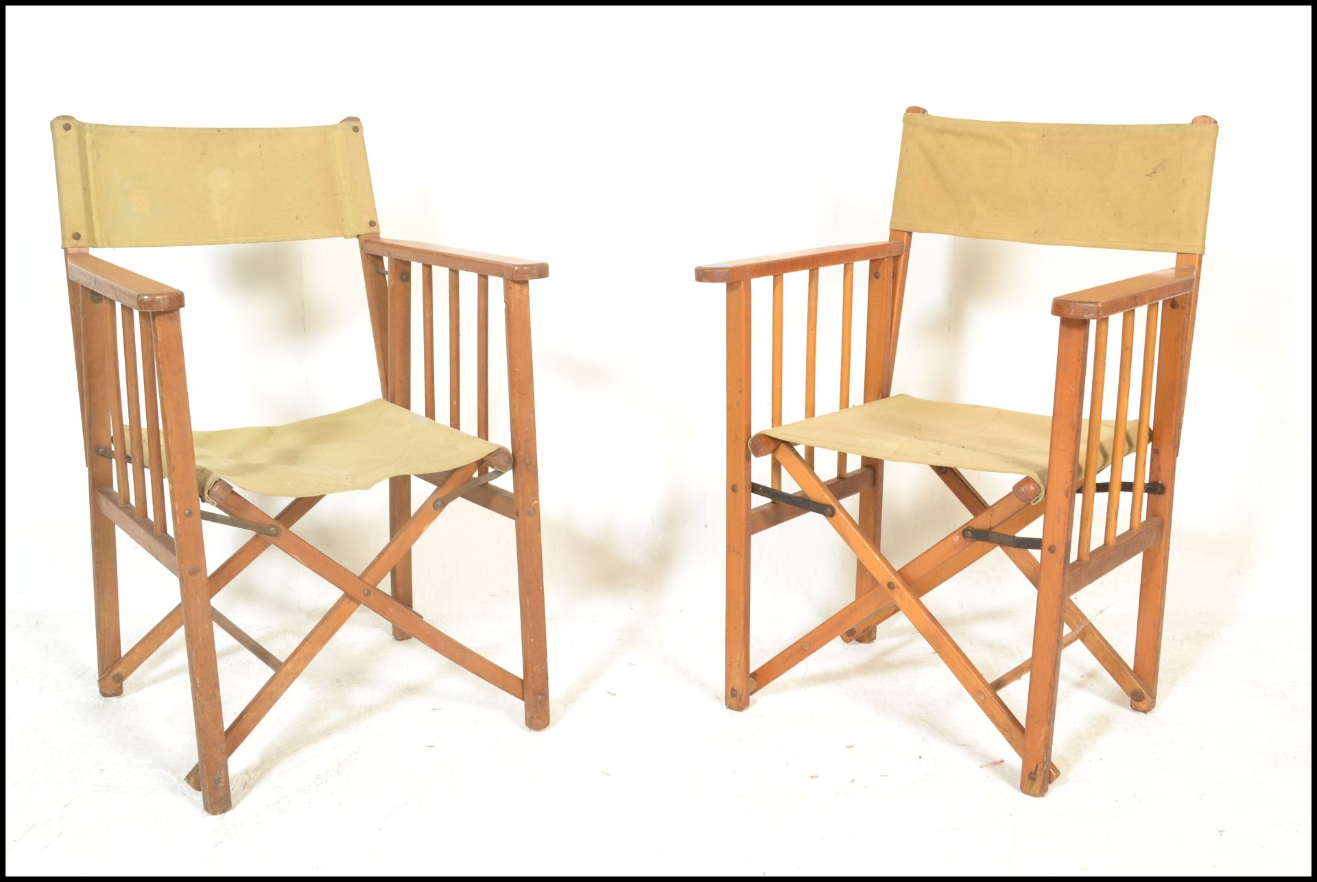 A group of four retro mid 20th Century wooden and canvas upholstered directors / garden chairs, - Bild 2 aus 9