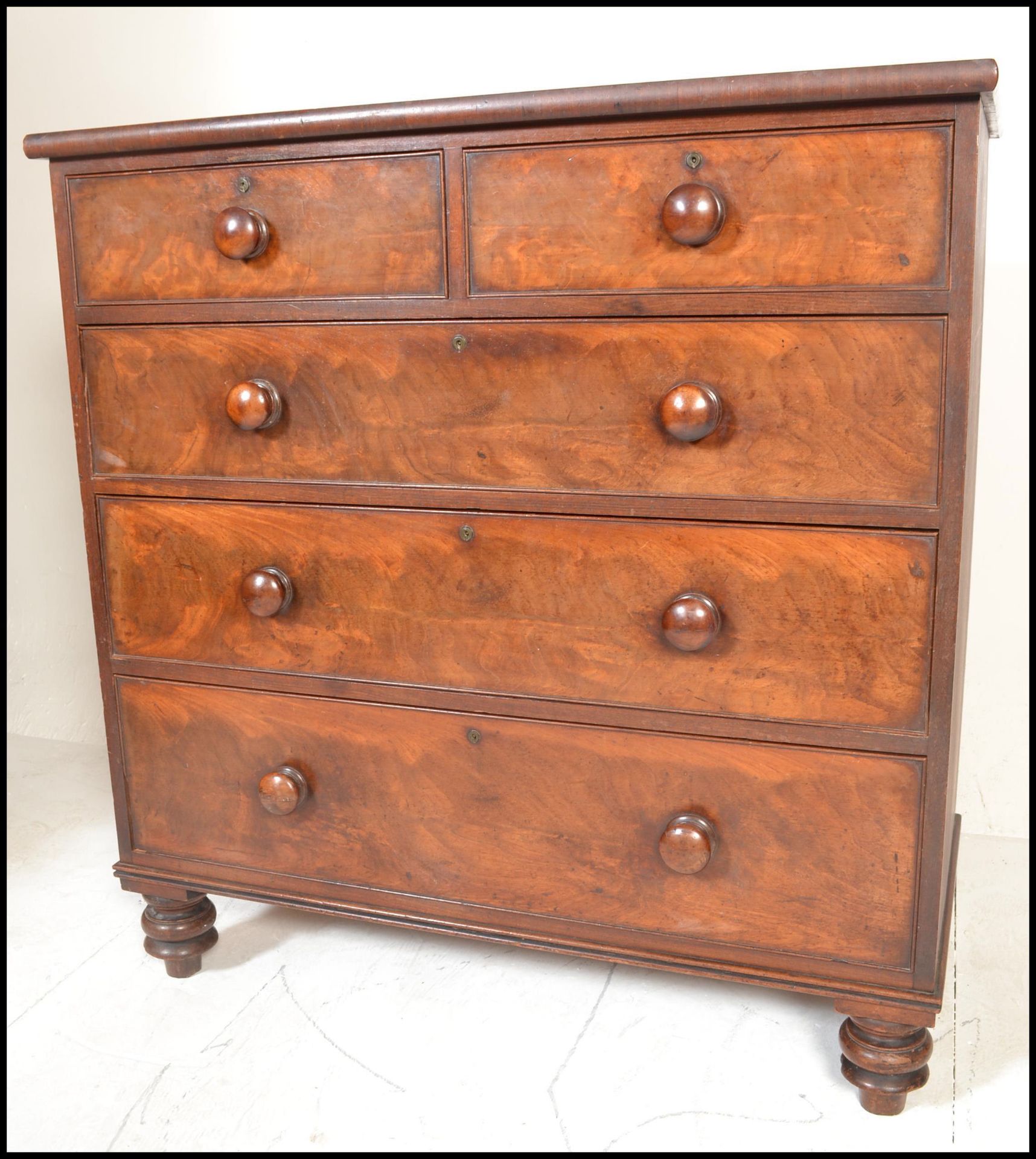 A 19th Century Victorian mahogany chest of drawers, flared top above two short drawers over three - Bild 7 aus 7