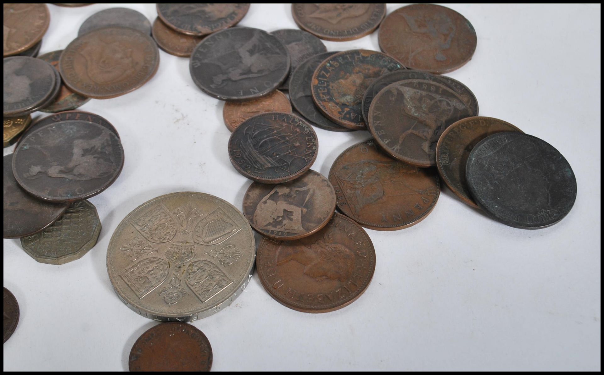 A collection of coins to include a group of copper coins dating from the 19th Century onwards, a - Bild 7 aus 11