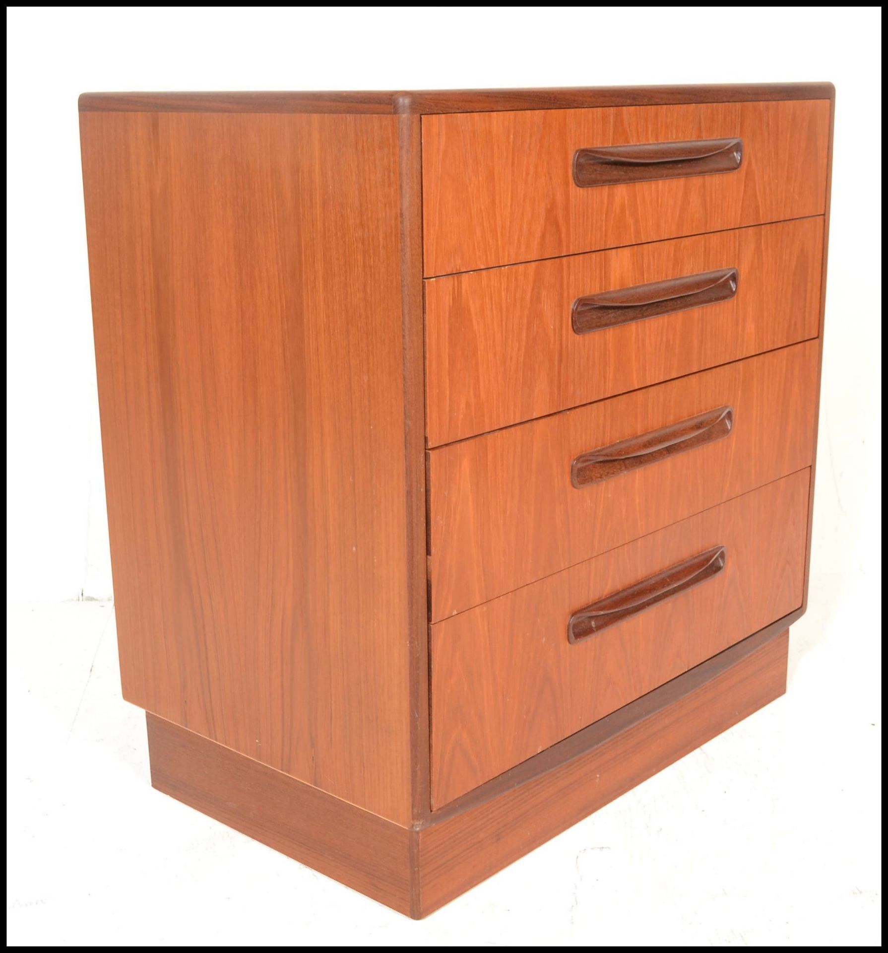 A 1970's G-Plan teak wood Kelso Pattern chest of drawers being raised on an inset plinth with - Bild 5 aus 5