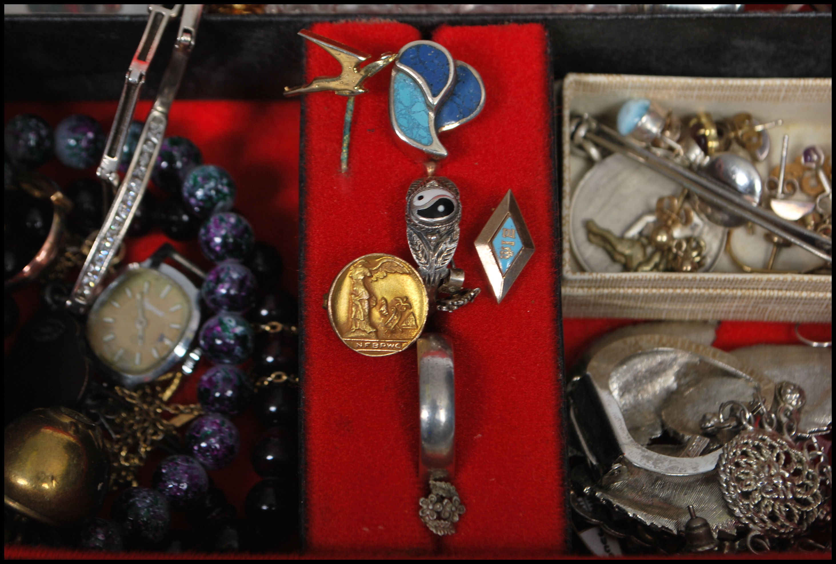 A collection of costume jewellery to include, silver rings, earings, brooches, fob watches,bracelet, - Image 5 of 7