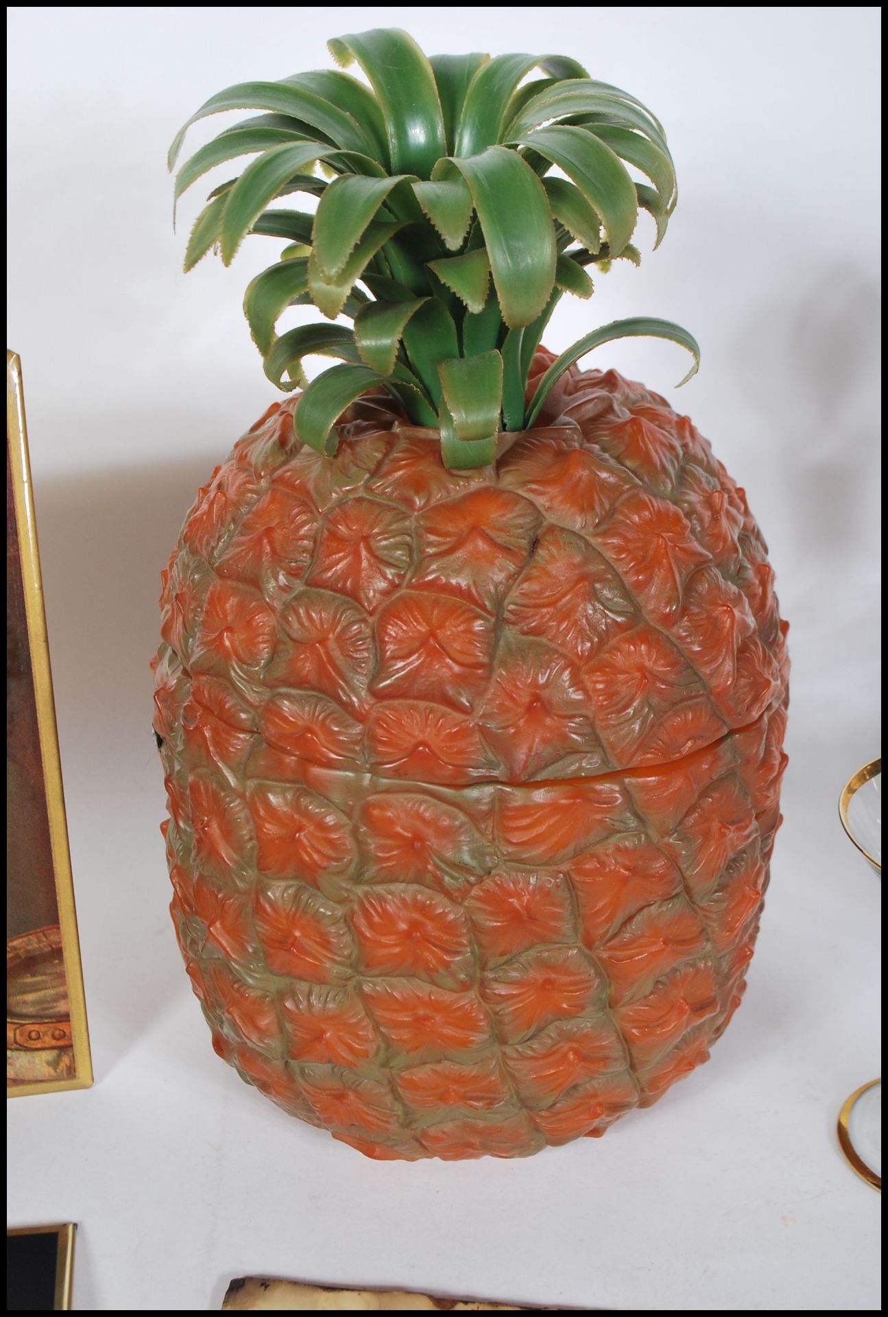 A group of vintage retro brewania bar related items to include a retro pineapple ice bucket, a 50' - Bild 4 aus 9