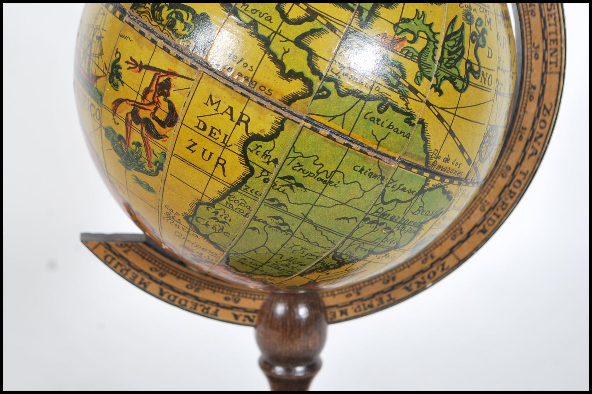 A 20th century desktop Georgian style terrestrial globe in the antique style raised on a stepped - Bild 3 aus 6