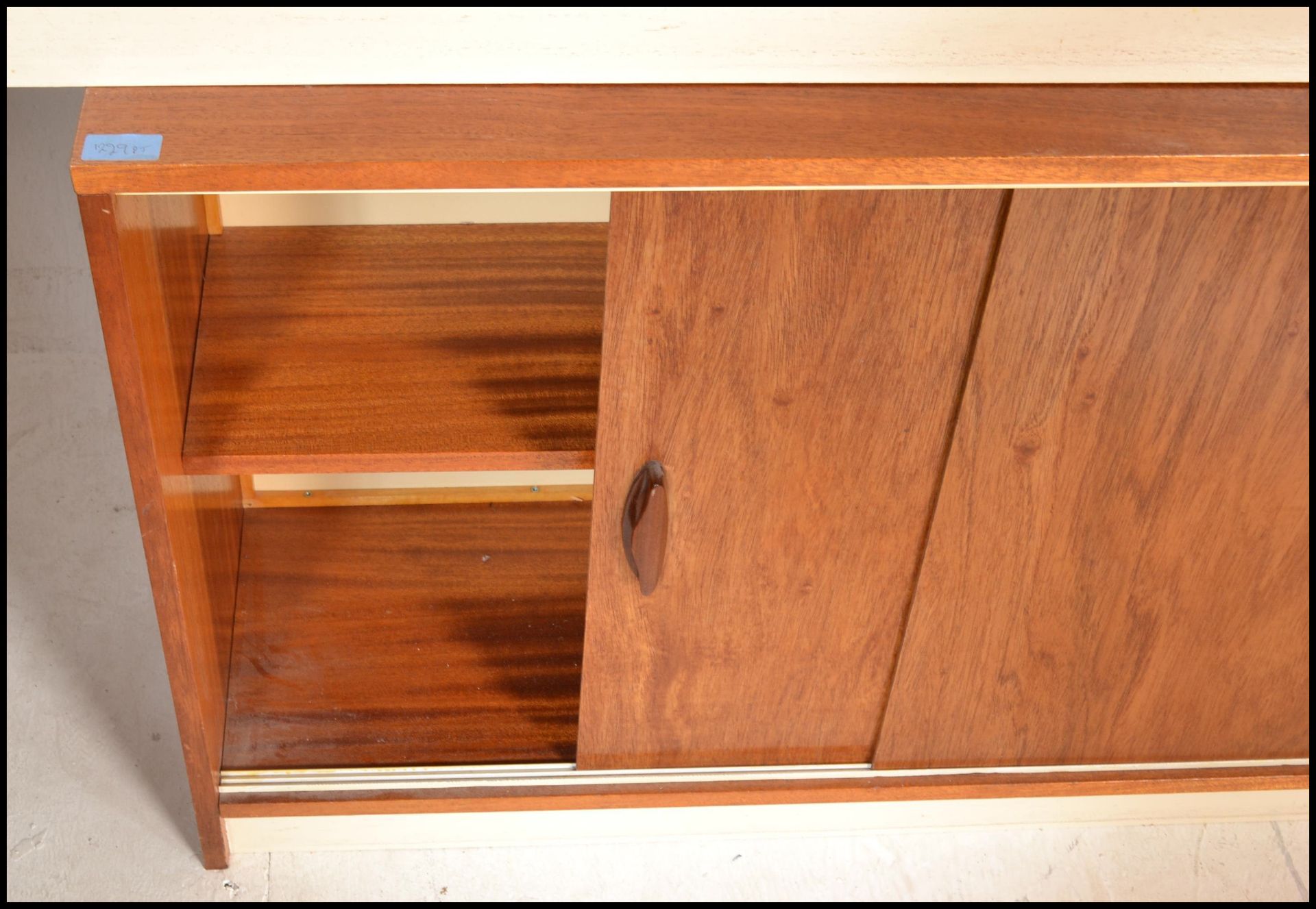 A retro 20th Century teak wood low open bookcase together with another of sectional form. - Bild 5 aus 5