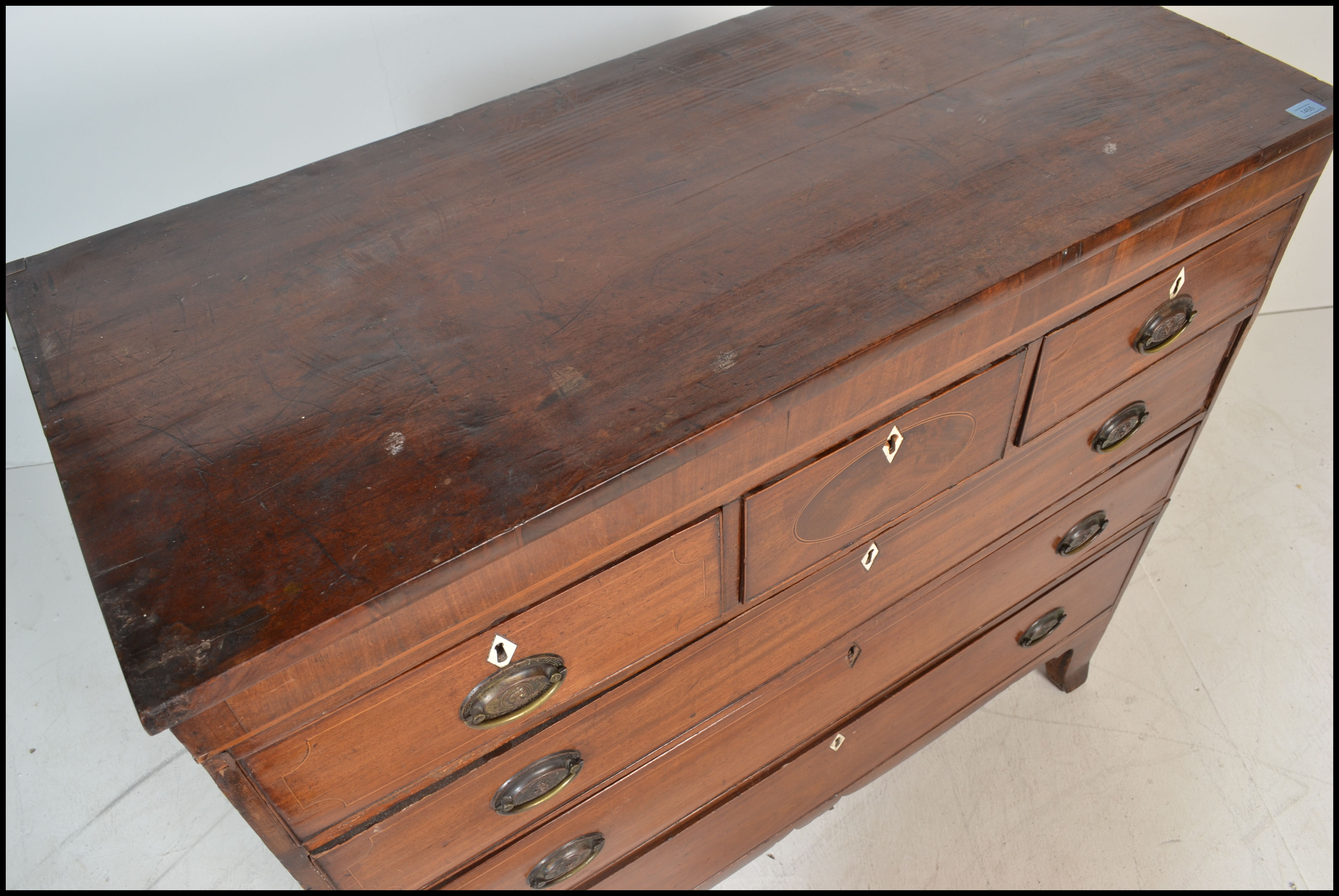 A Georgian early 19th century mahogany chest of drawers having 3 short drawers over graduating - Image 5 of 5