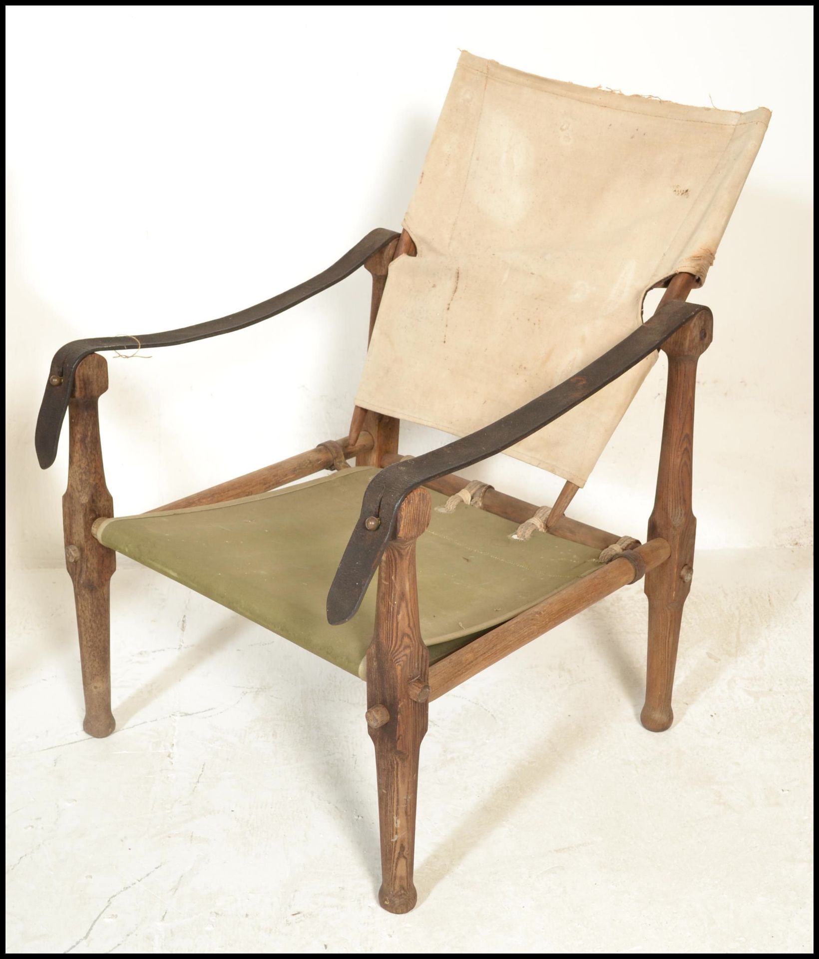 A vintage mid century Safari Chair designed and in the manner of Kaare Klint. The wooden framed - Bild 4 aus 9