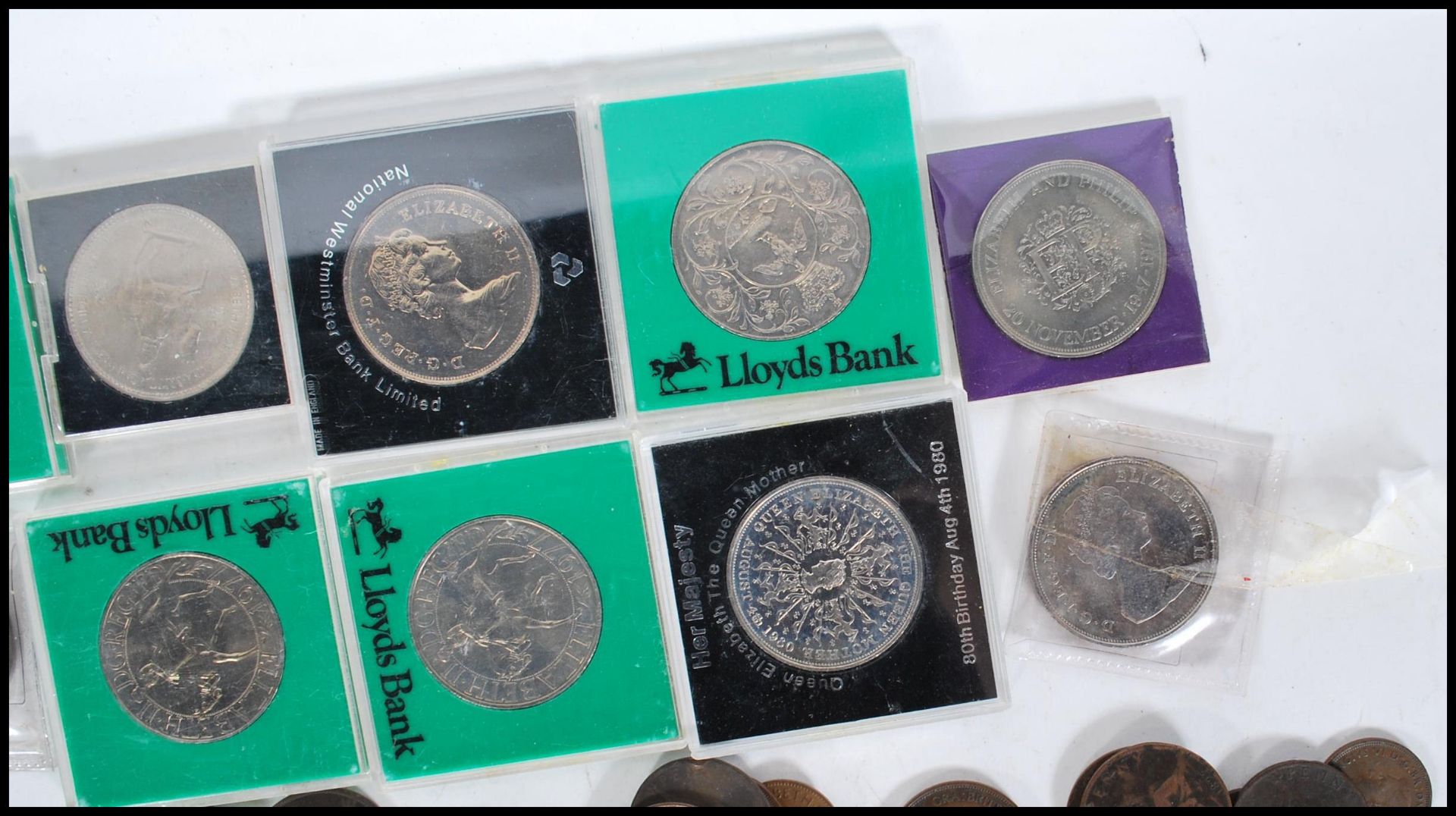 A collection of coins to include a group of copper coins dating from the 19th Century onwards, a - Bild 9 aus 11