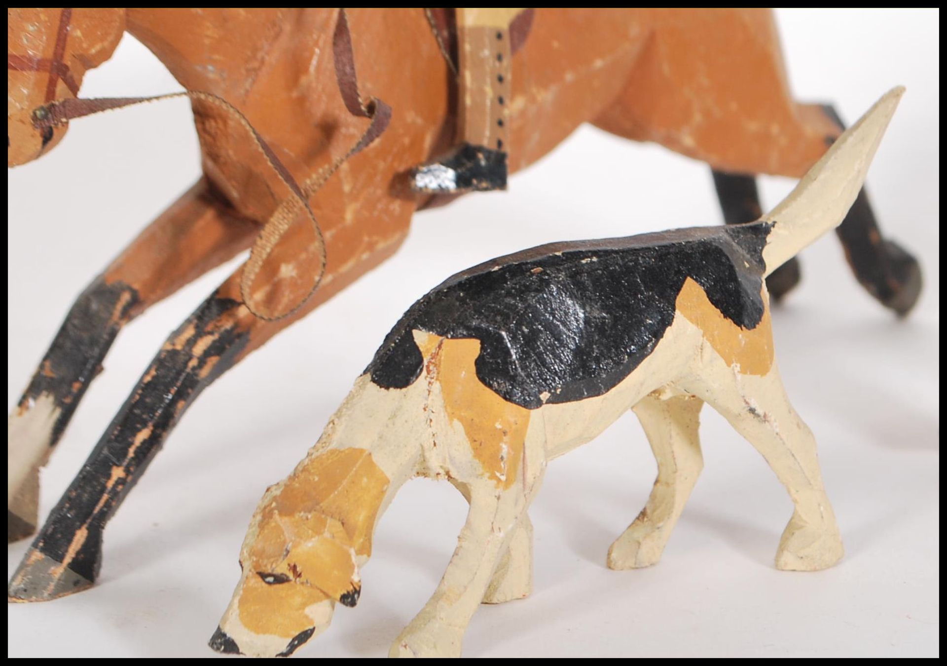 An unusual early 20th century wooden hand painted childs hunting toy set. To include horse and - Bild 5 aus 6