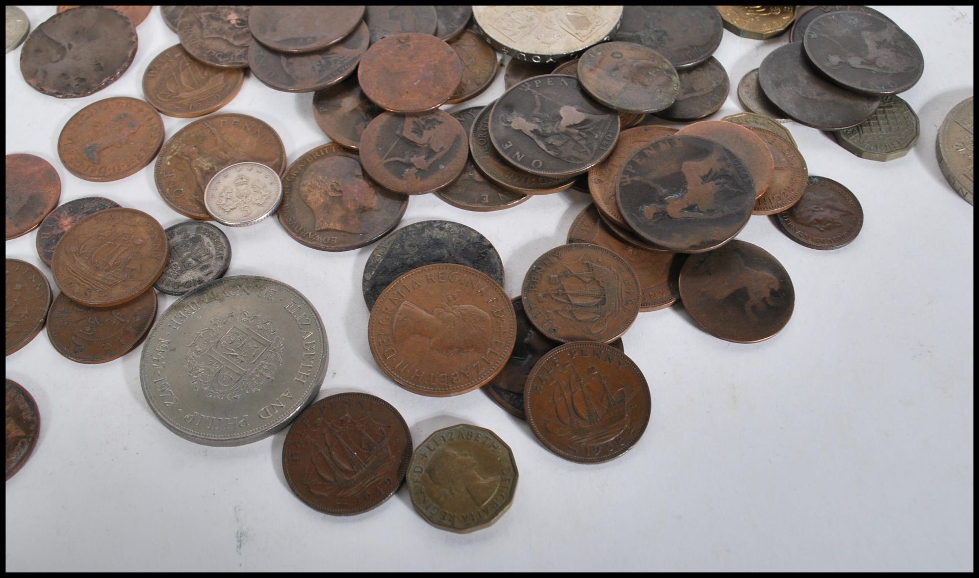 A collection of coins to include a group of copper coins dating from the 19th Century onwards, a - Bild 6 aus 11