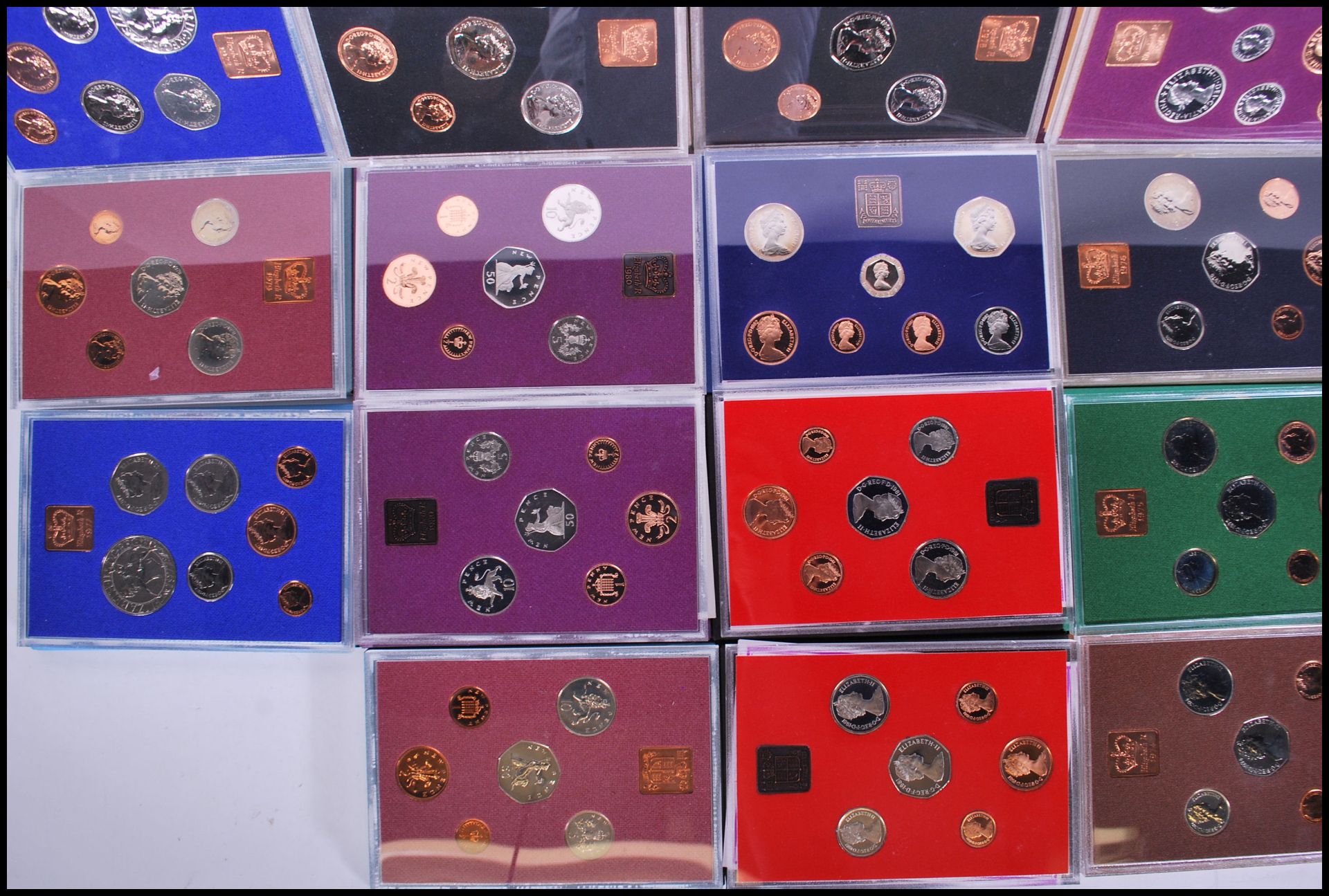 A collection of Royal Mint Coinage of Great Britain and Ireland commemorative annual coin sets to - Bild 7 aus 9