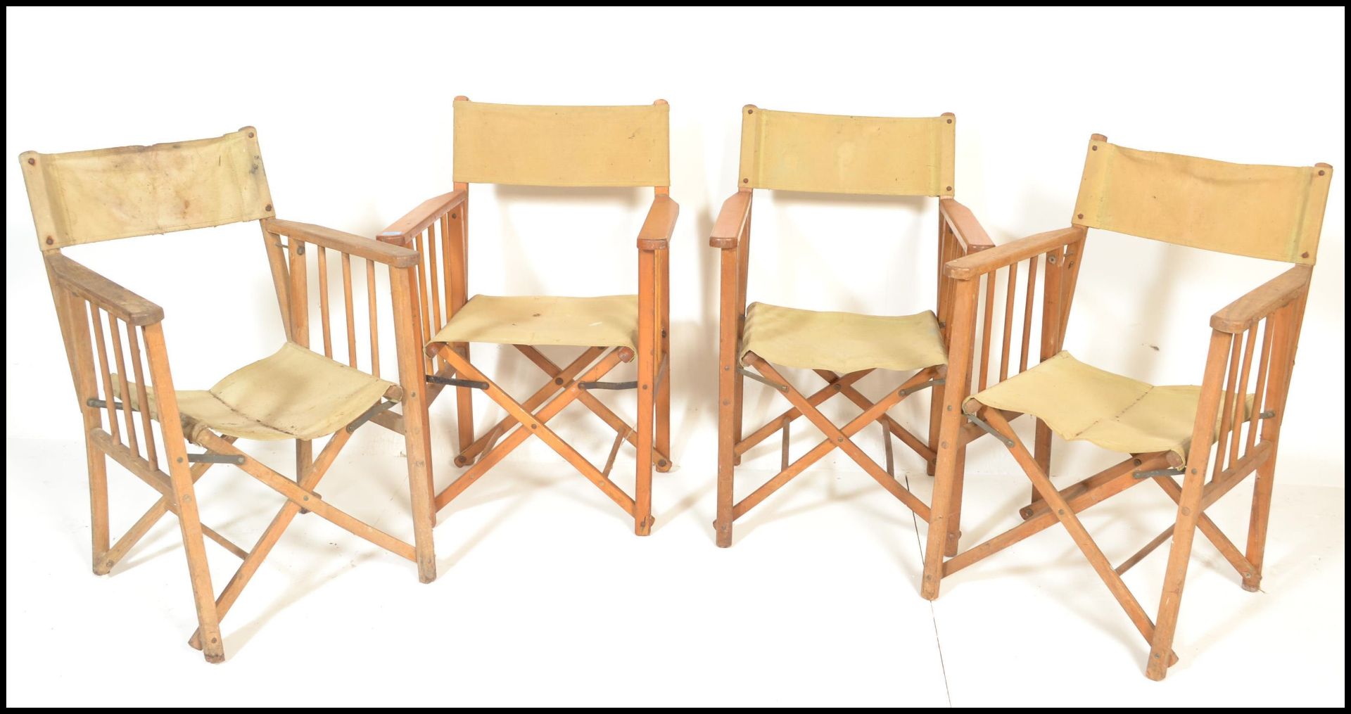 A group of four retro mid 20th Century wooden and canvas upholstered directors / garden chairs, - Bild 8 aus 9