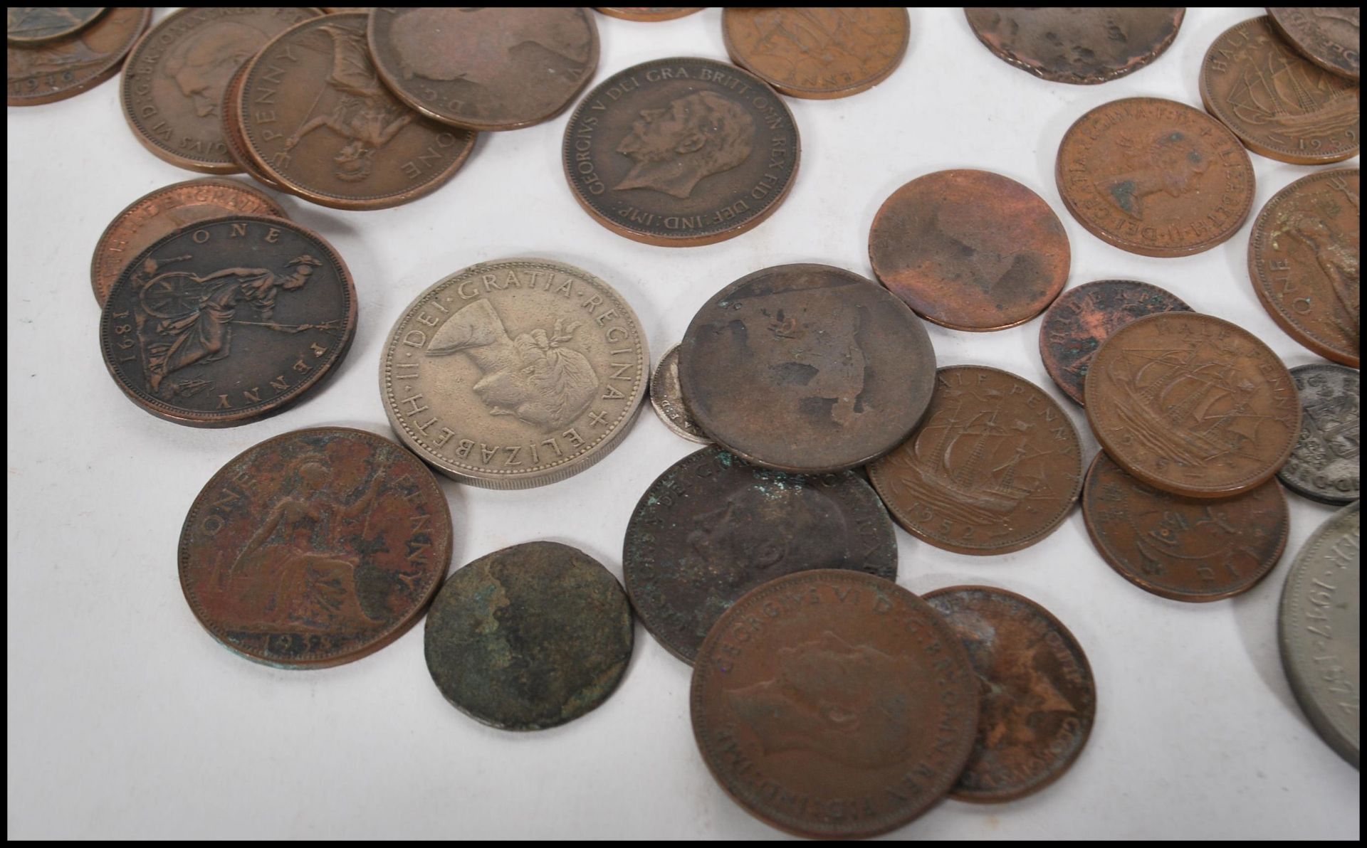 A collection of coins to include a group of copper coins dating from the 19th Century onwards, a - Bild 2 aus 11