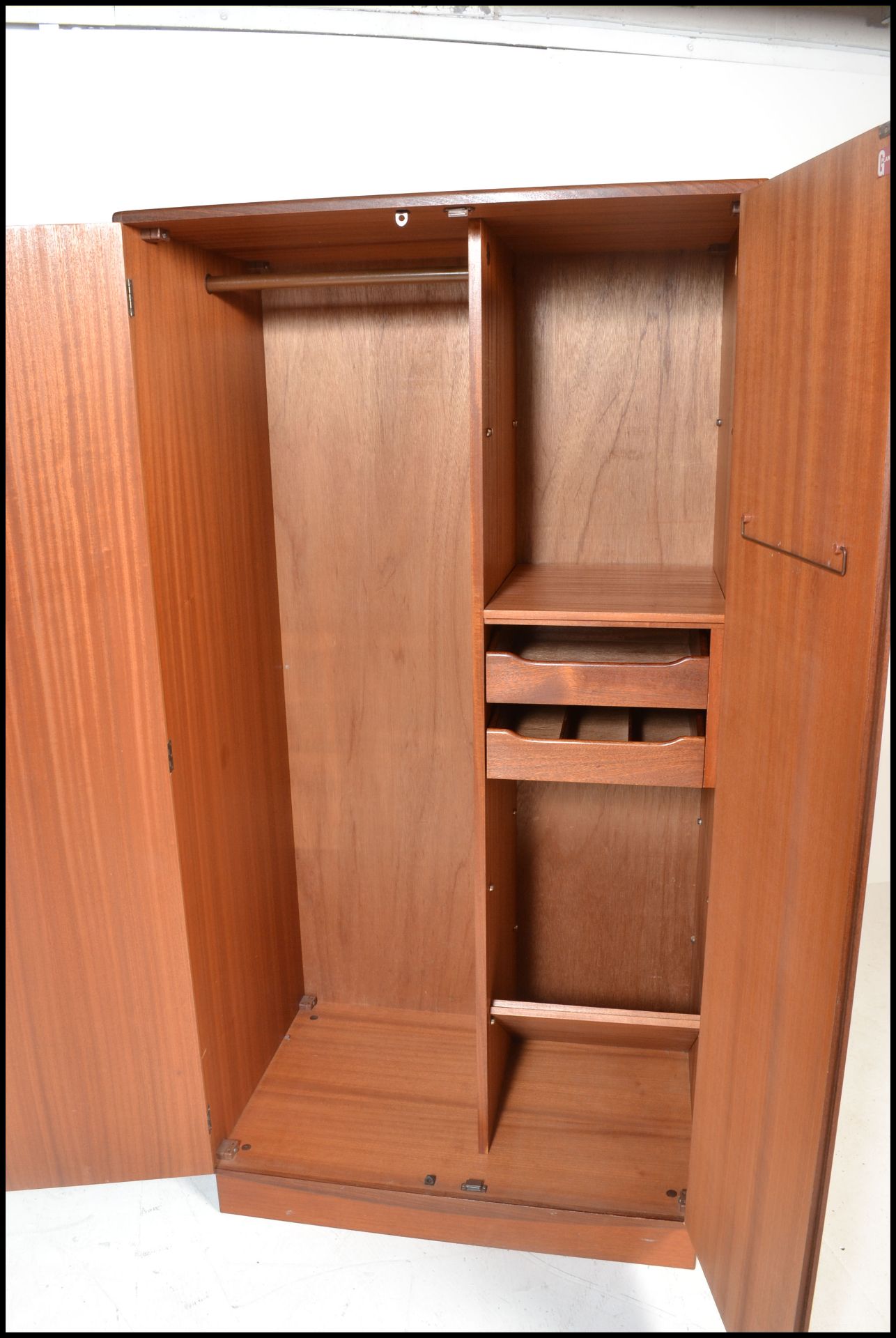 A G-Plan 20th century teak wood double door wardrobe and triple door wardrobe in the ' Kelso ' - Bild 7 aus 11