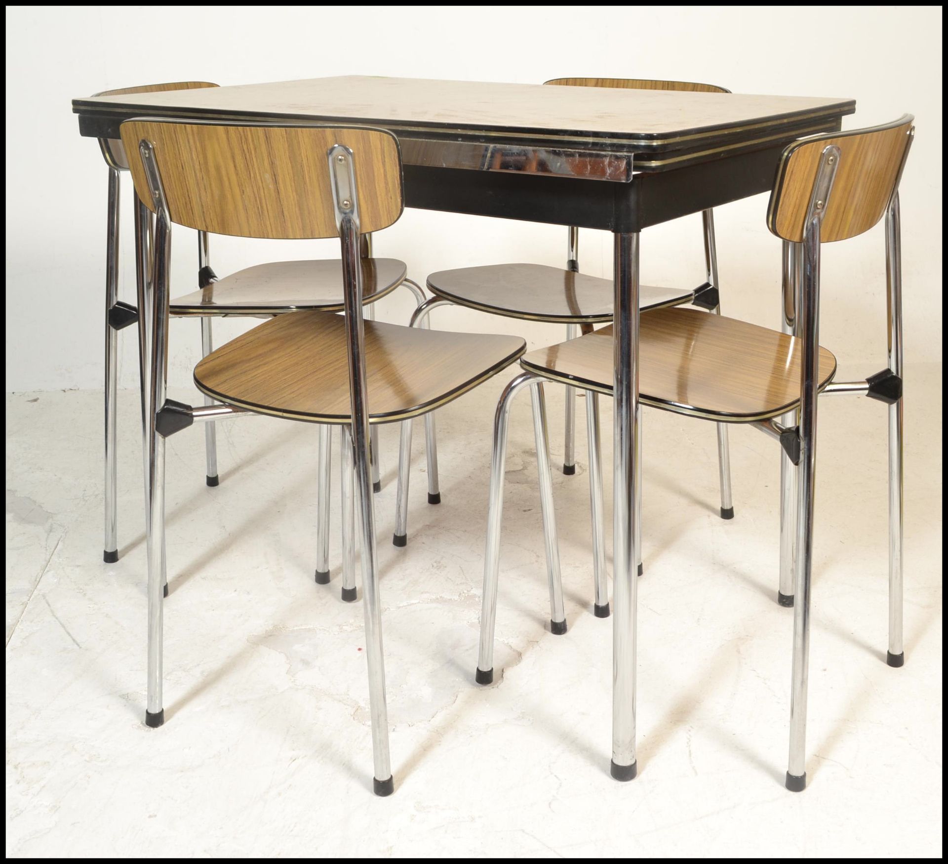 An original  retro 1970's Belgian Tavo dining table raised on chrome supports  extending table top - Bild 3 aus 12
