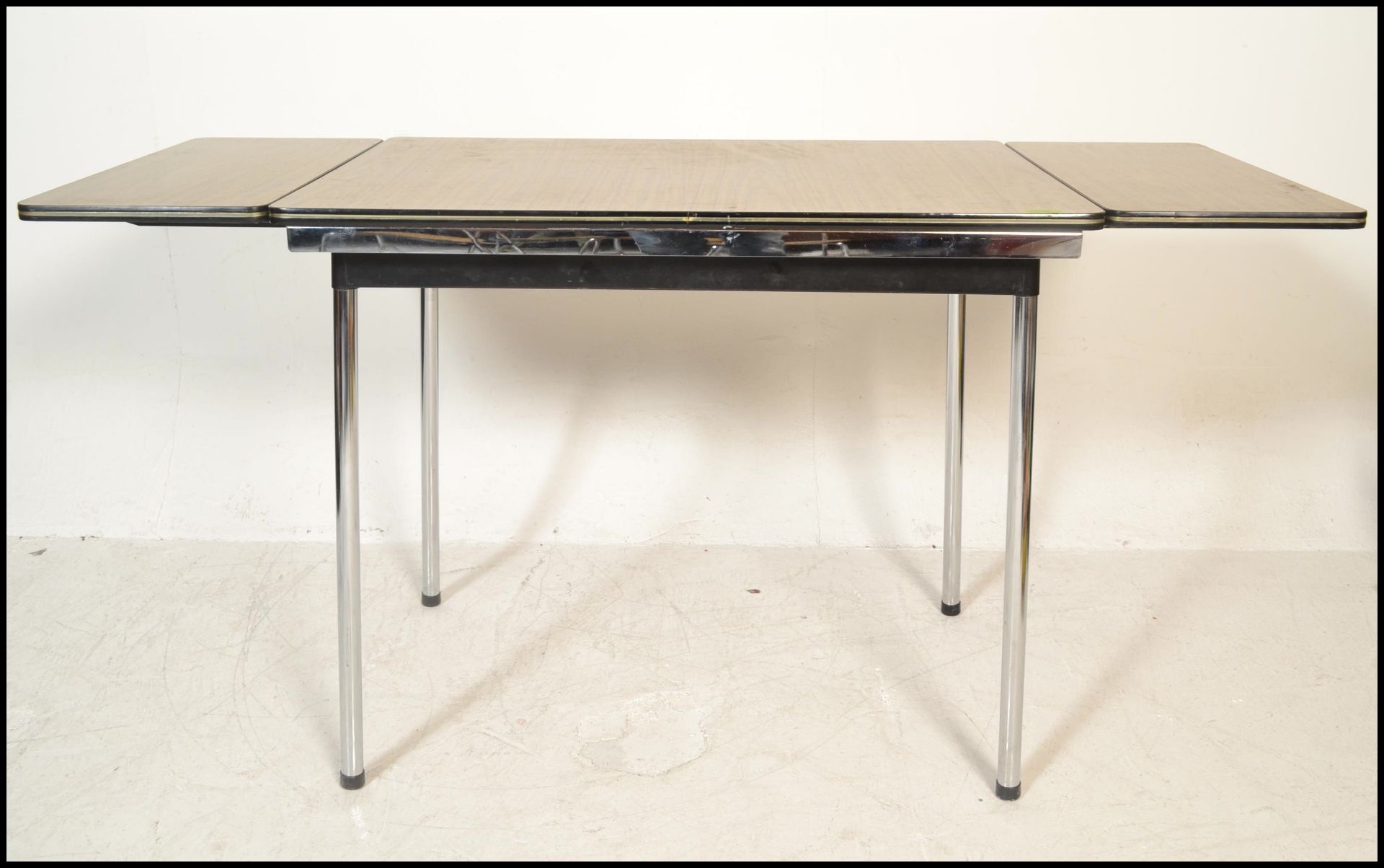 An original  retro 1970's Belgian Tavo dining table raised on chrome supports  extending table top - Bild 9 aus 12