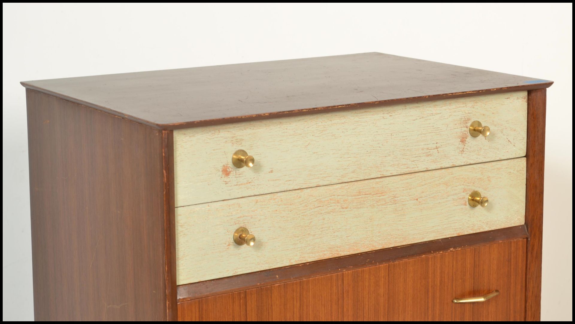 A mid 20th Century retro G-Plan style chest of drawers raised on ebony tapering square legs with - Bild 3 aus 5