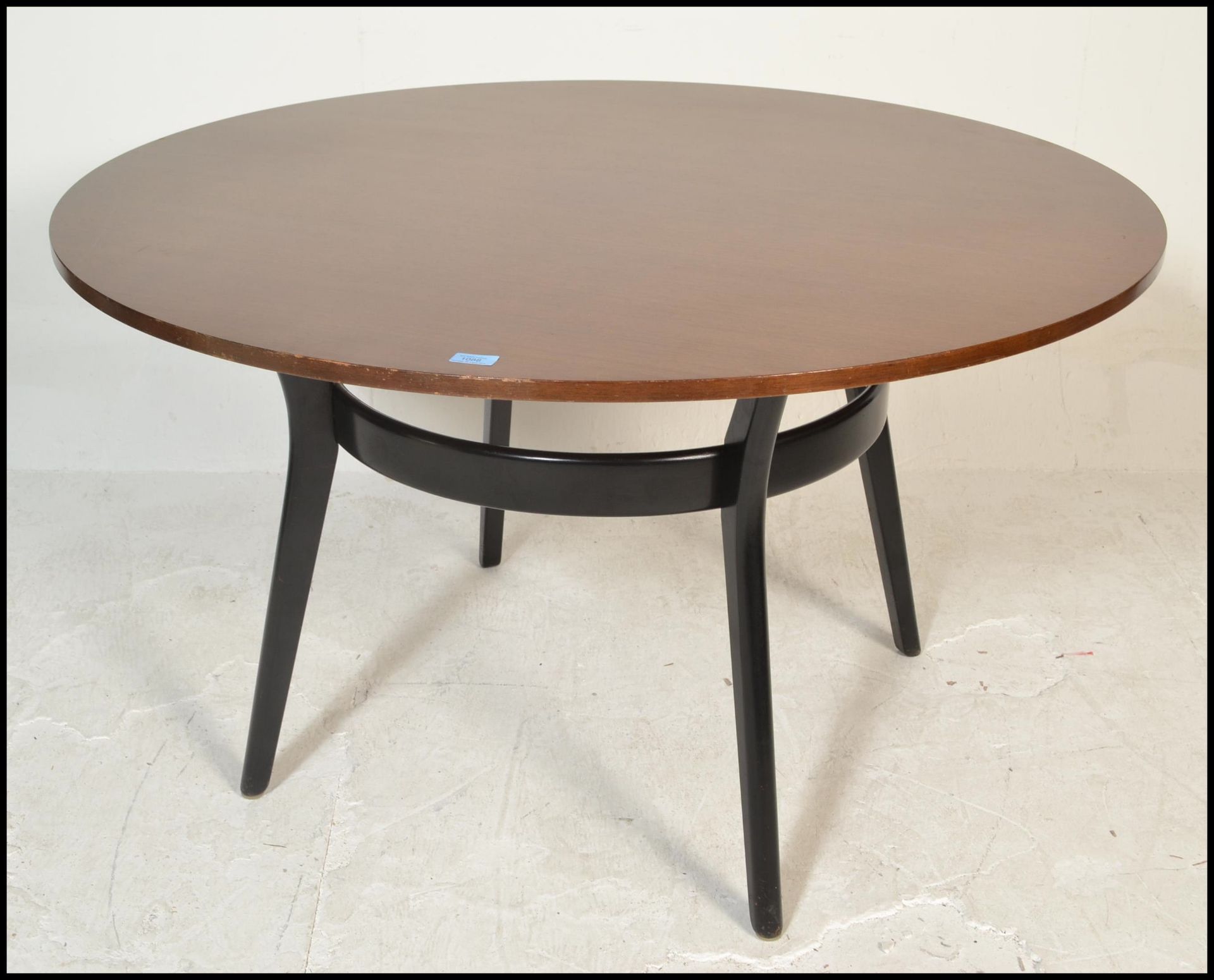 A 20th Century vintage teak wood and ebonised circular dining table  of sputnik / atomic form having - Bild 2 aus 7