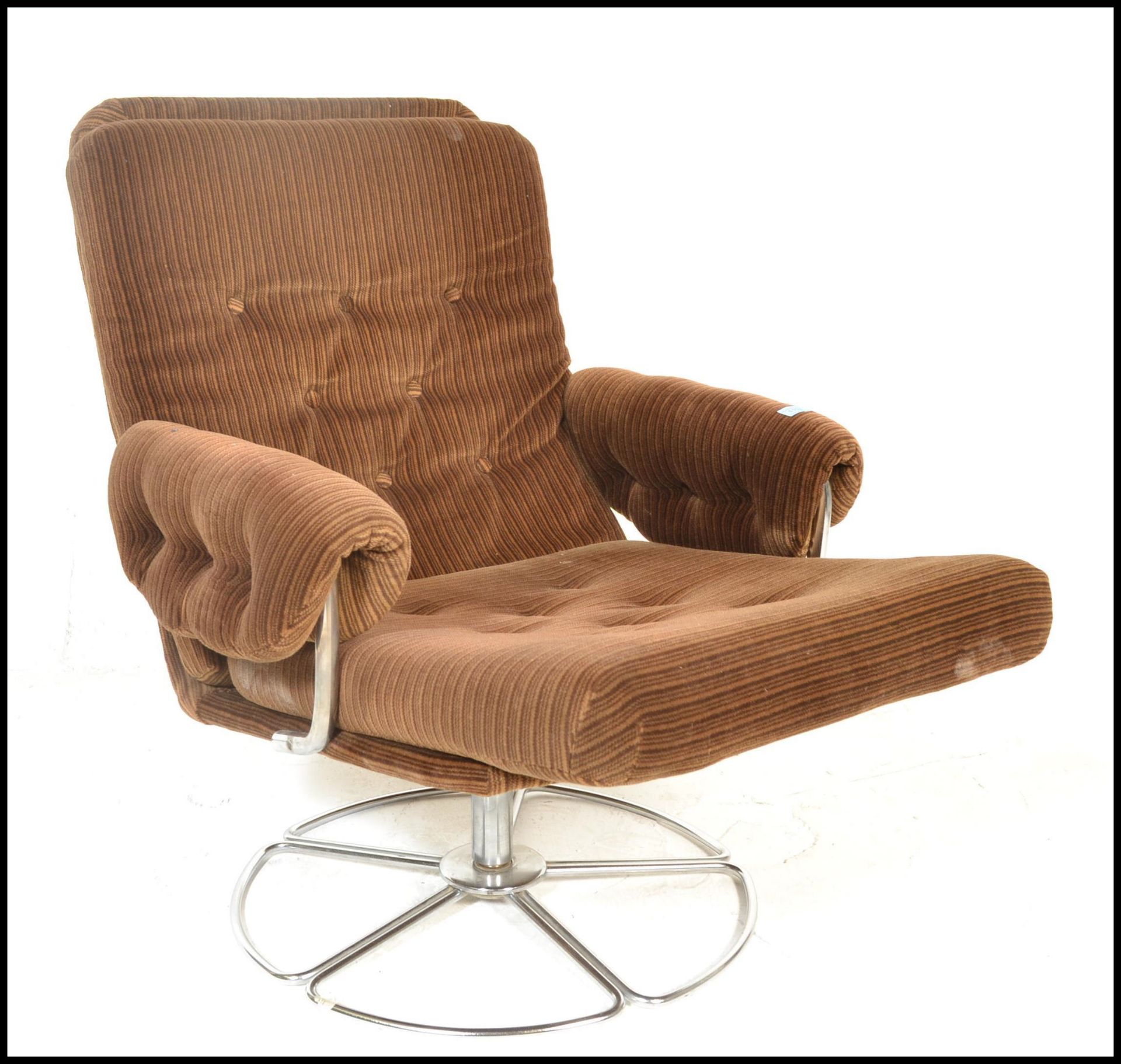 A mid century retro Danish influenced swivel easy armchair being upholstered in the original - Bild 6 aus 6