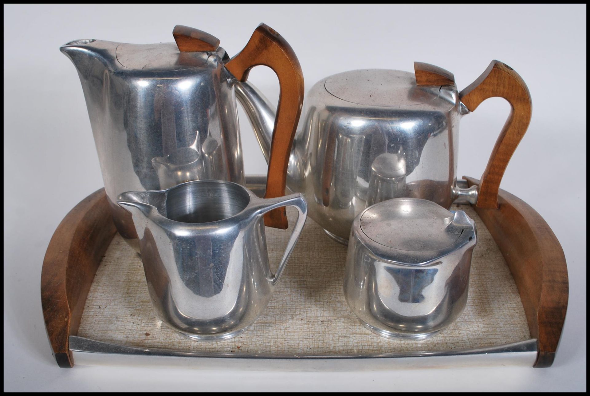 A vintage retro mid 20th Century five piece stainless steel Piquet Ware coffee service consisting of - Bild 2 aus 4