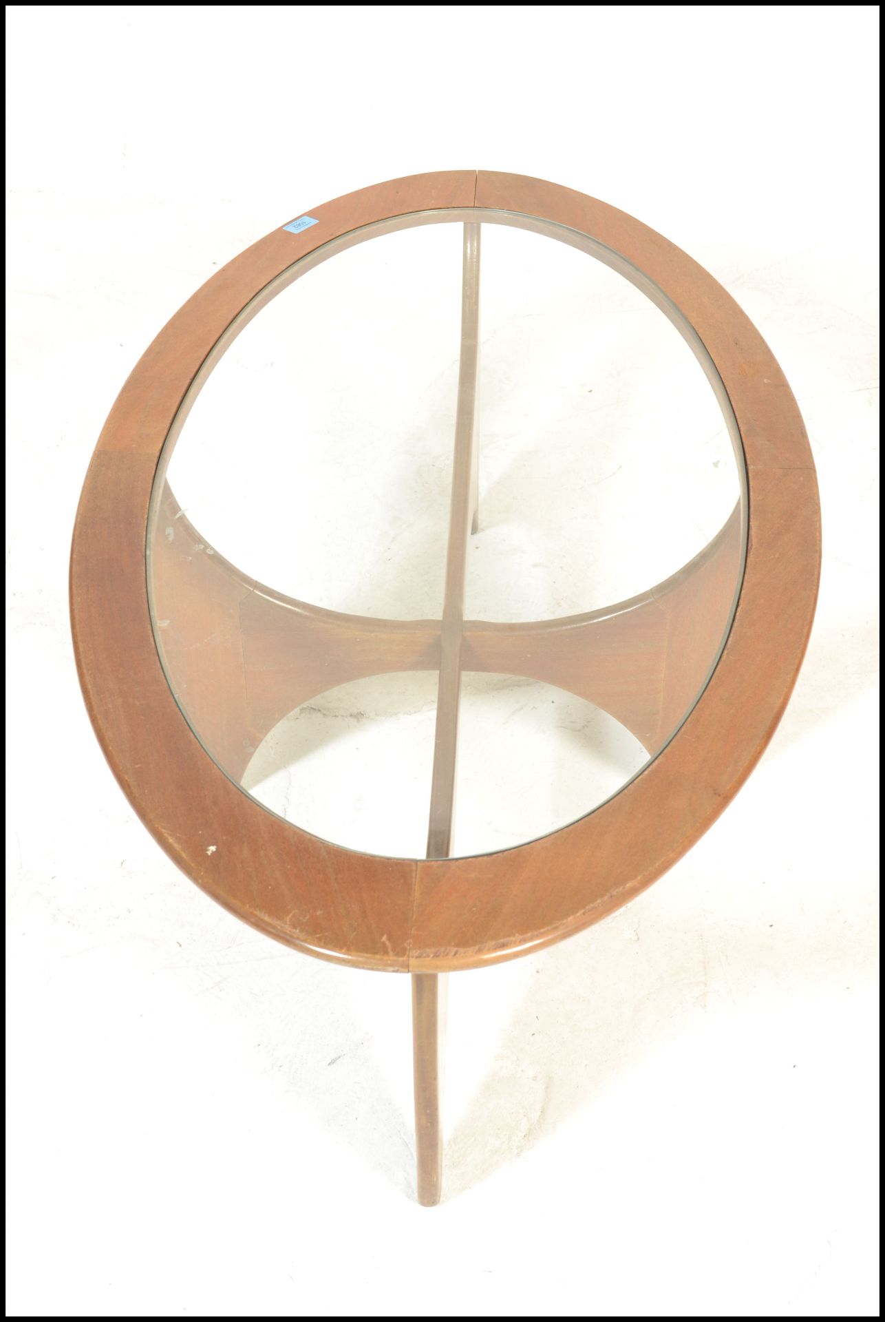 A 1950's mid century teak wood Danish influence coffee table of sputnik / Astro form. Inset glass - Bild 6 aus 6