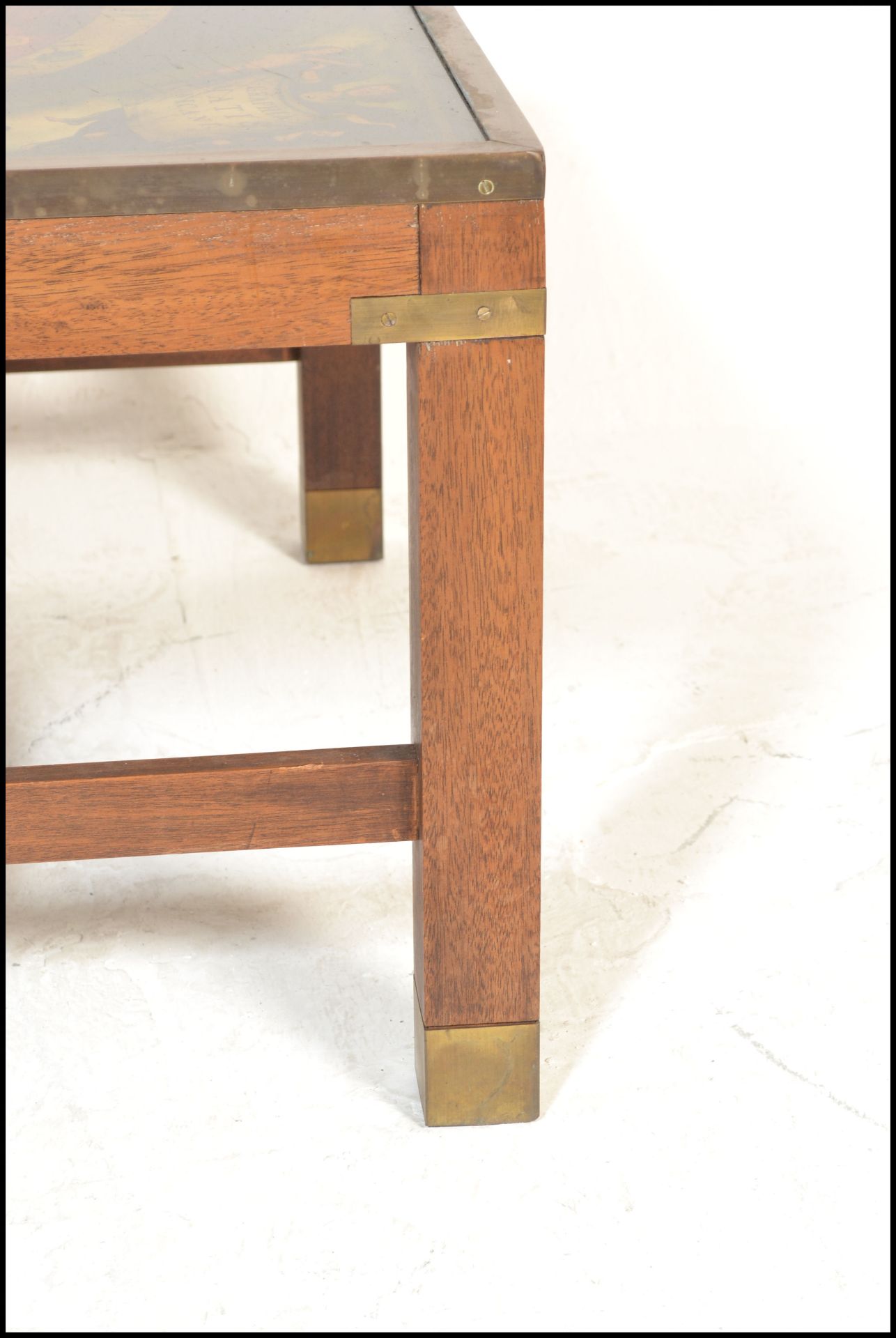 A retro mid century British campaign style coffee / occasional table being raised on mahogany legs - Bild 9 aus 14