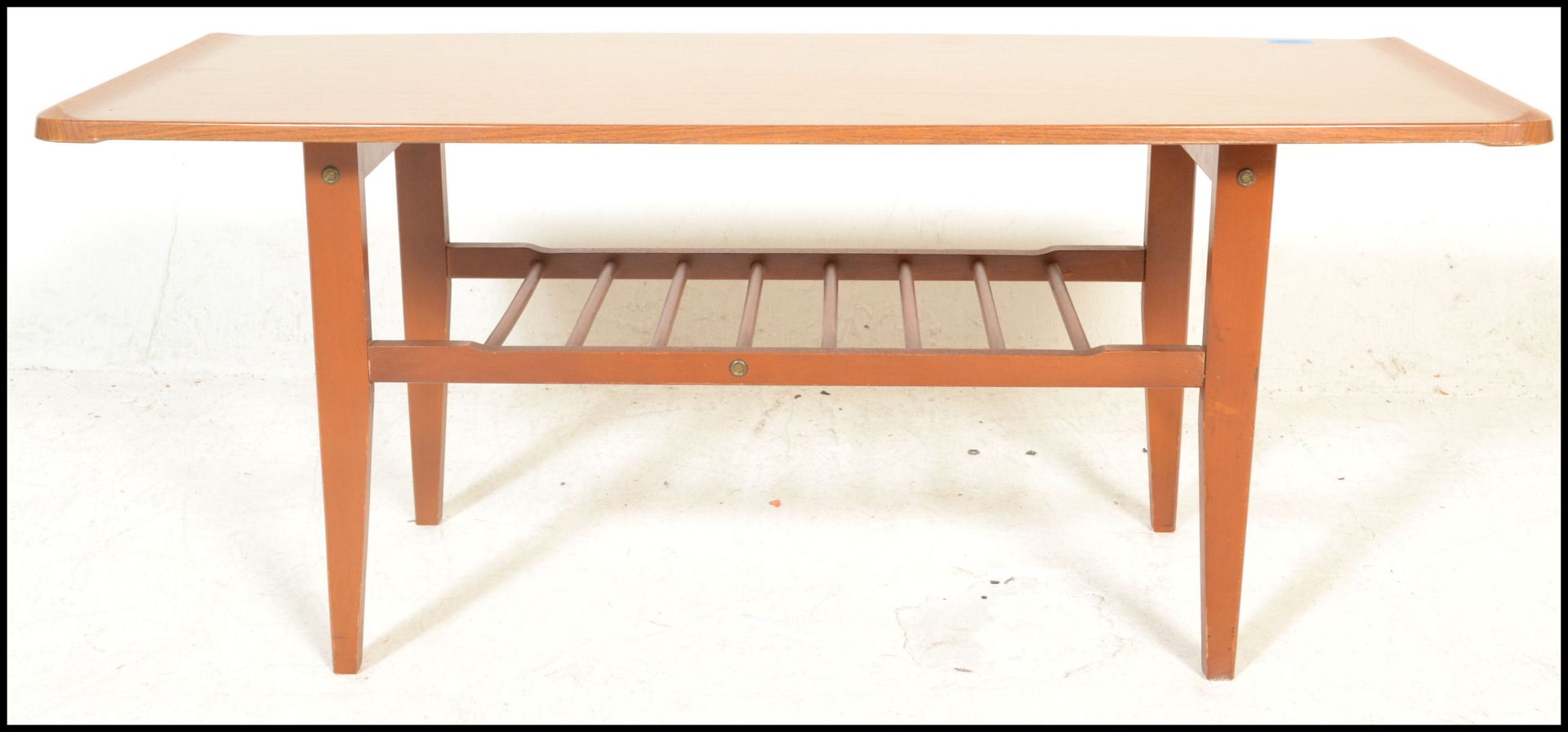 A mid century Danish influence faux teak wood long john coffee table being raised on tapering legs - Bild 6 aus 6
