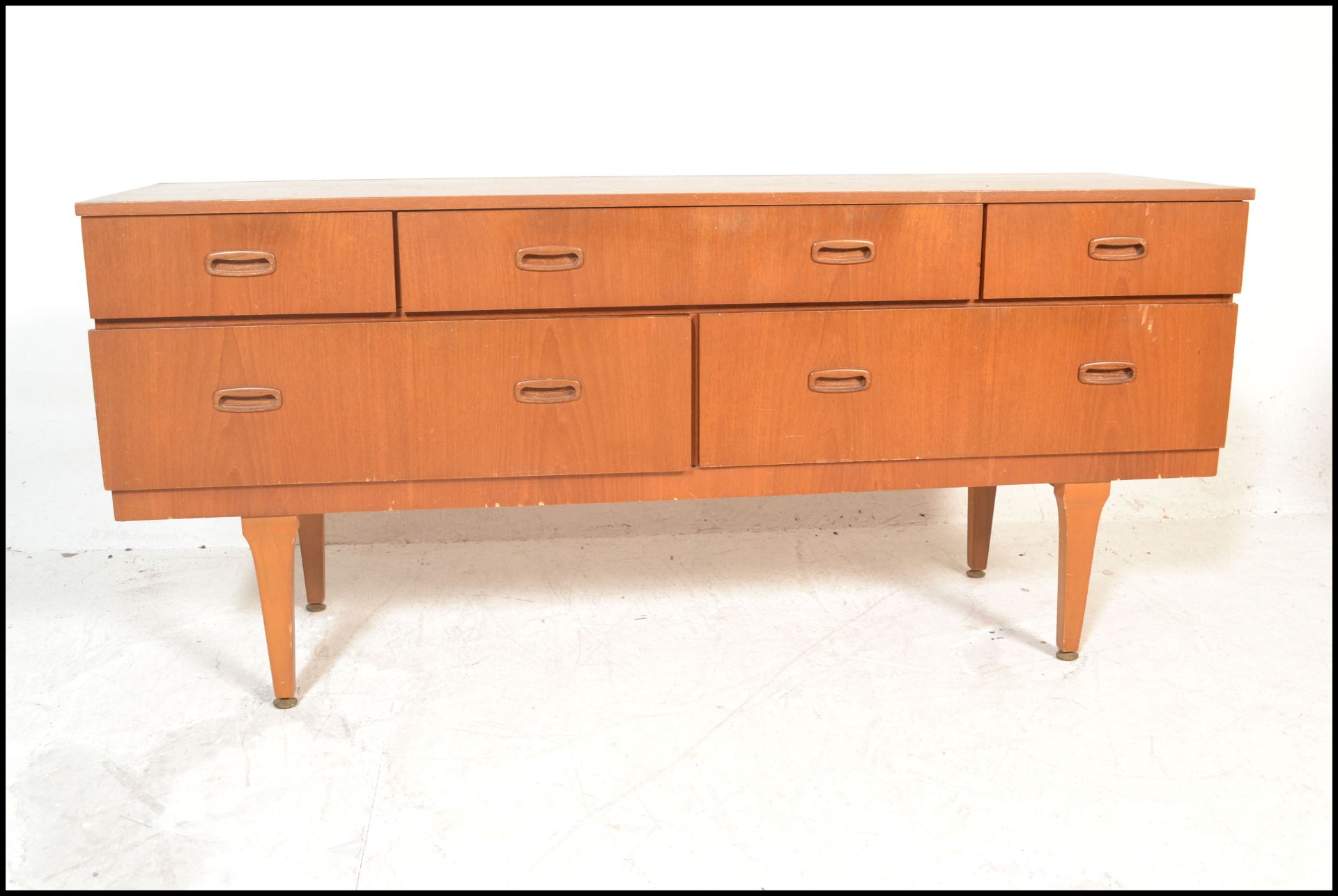 A mid 20th Century retro teak wood sideboard / credenza having a set of short drawers  atop deep - Bild 4 aus 6