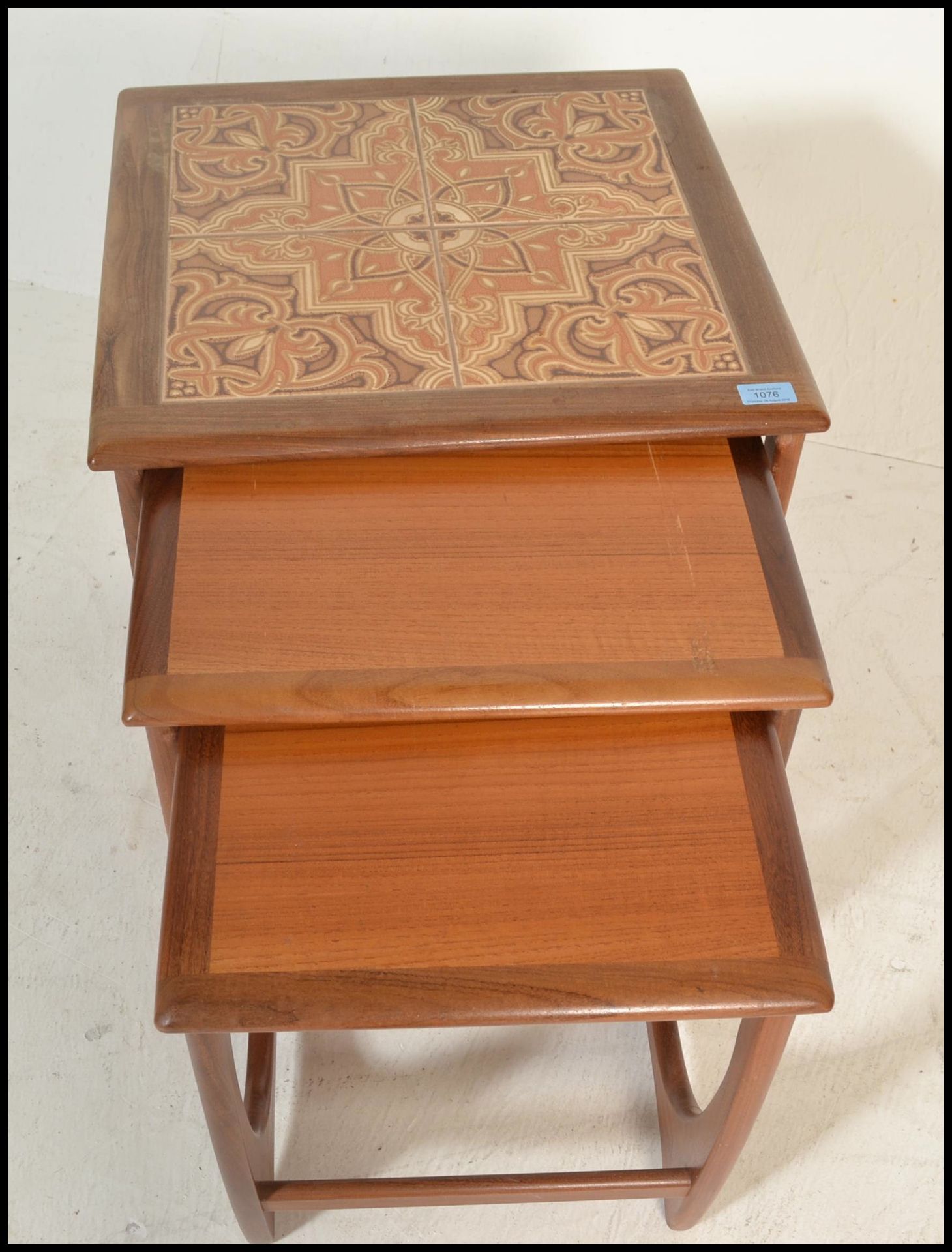 A 1970's G-Plan ' Astro ' teak wood nest of tables. The tables of graduating form with each being - Bild 4 aus 4