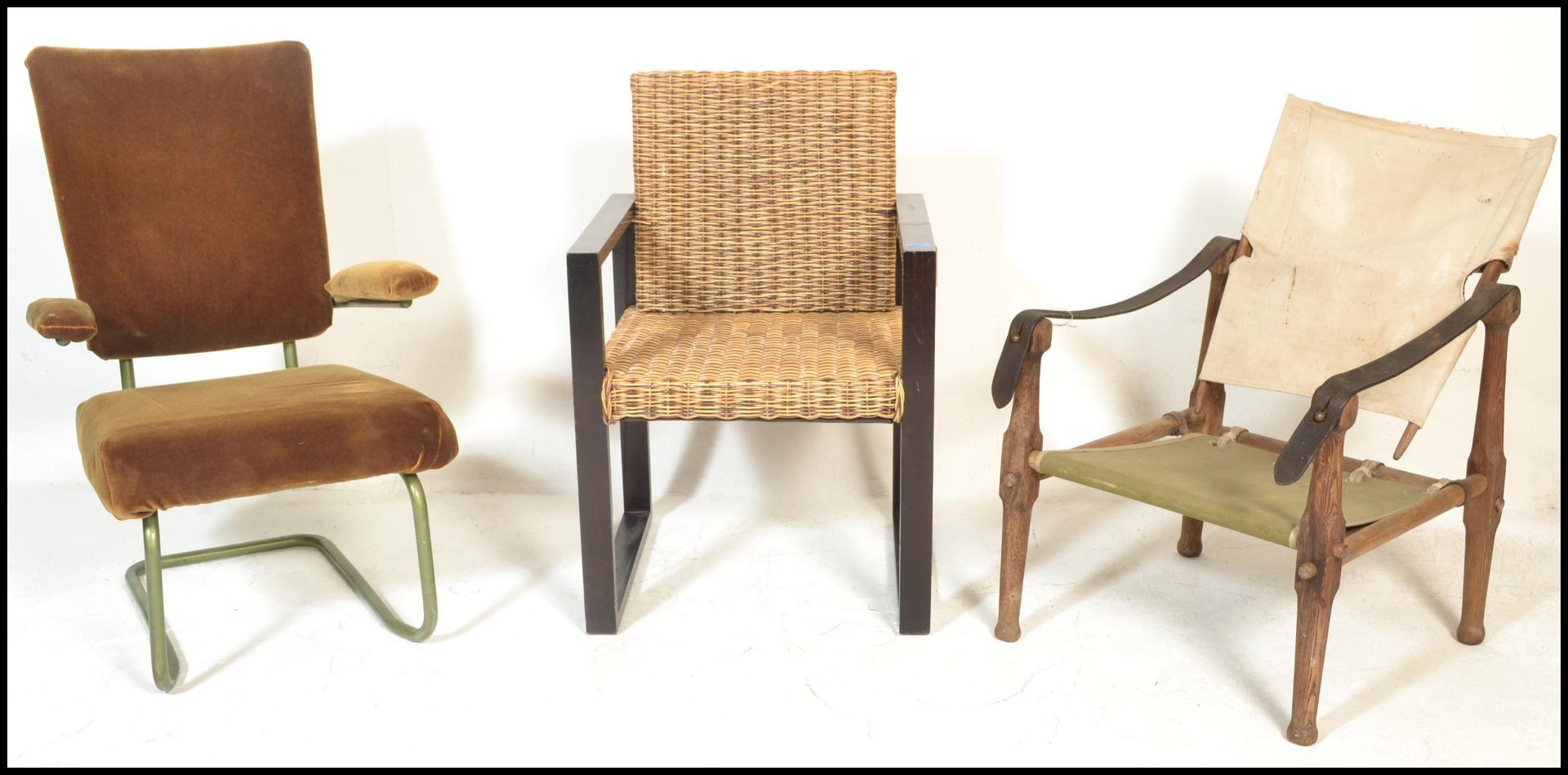 A vintage mid century Safari Chair designed and in the manner of Kaare Klint. The wooden framed - Bild 3 aus 9