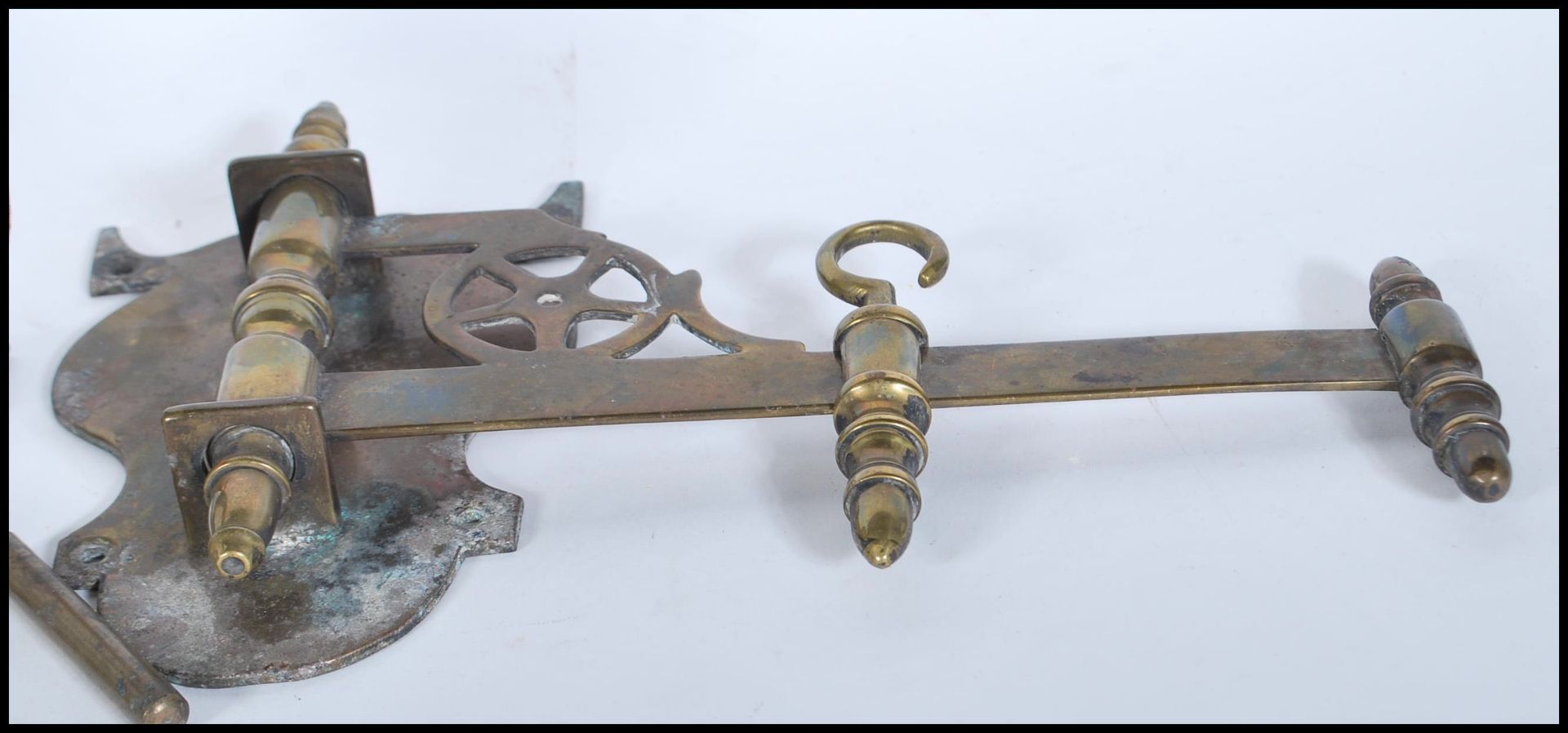 A small group of vintage brass brackets to include two carriage lantern holders, adjustable wall - Bild 4 aus 4