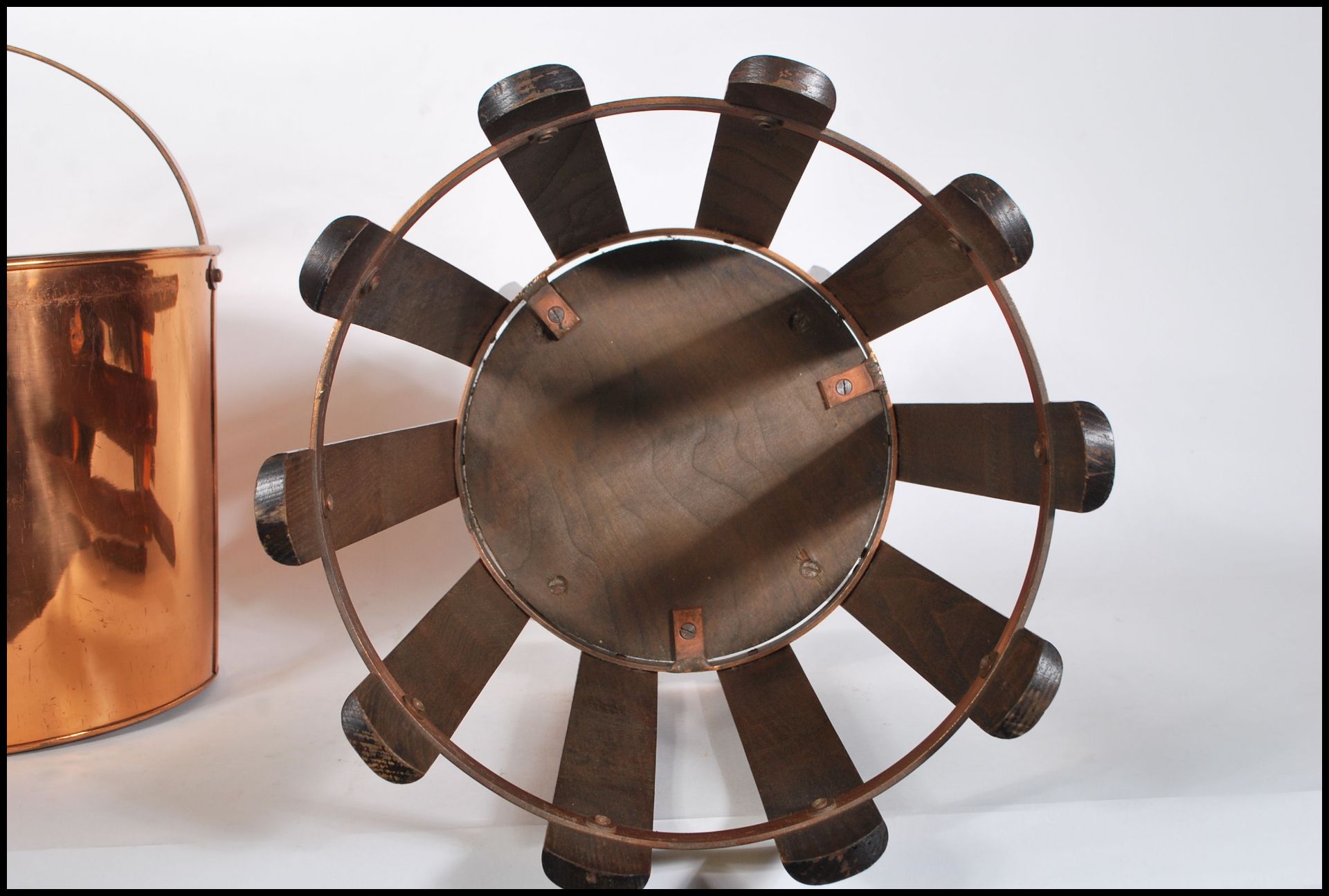 A 1960's retro vintage sputnik atomic teak wood and copper litter bin consisting of panelled teak - Bild 5 aus 7