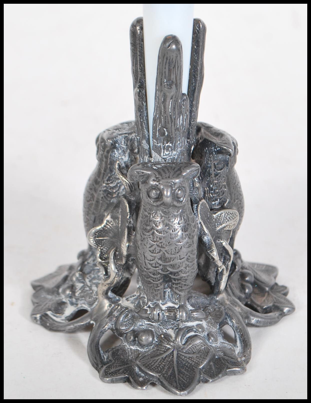 An early 20th Century French spill / stem vase having a cast pewter base in the form of owls with - Image 3 of 5