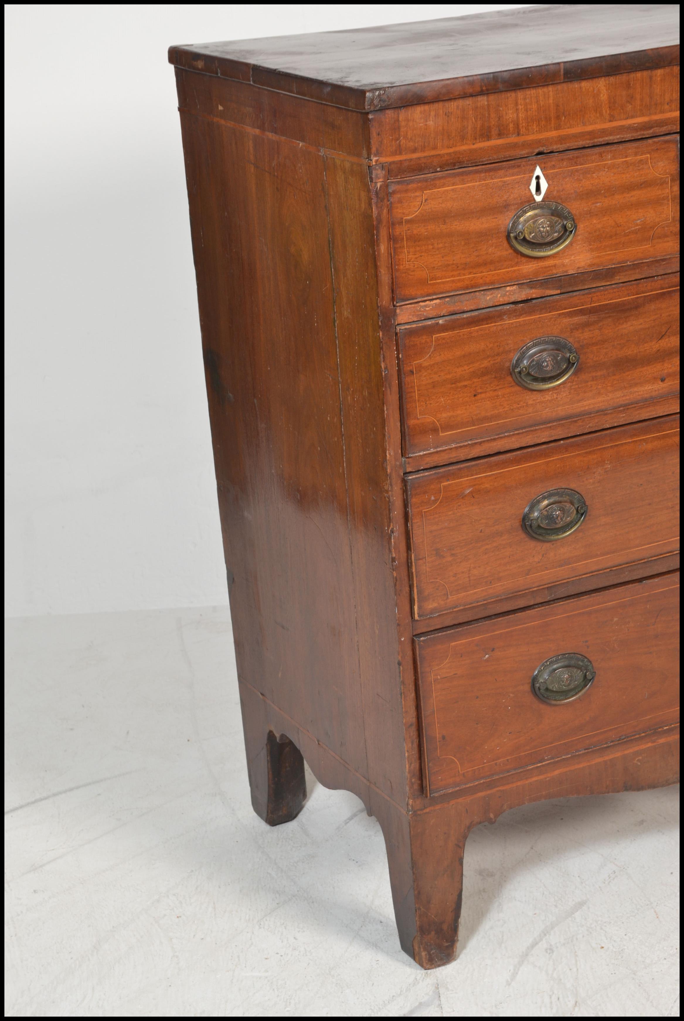 A Georgian early 19th century mahogany chest of drawers having 3 short drawers over graduating - Image 4 of 5