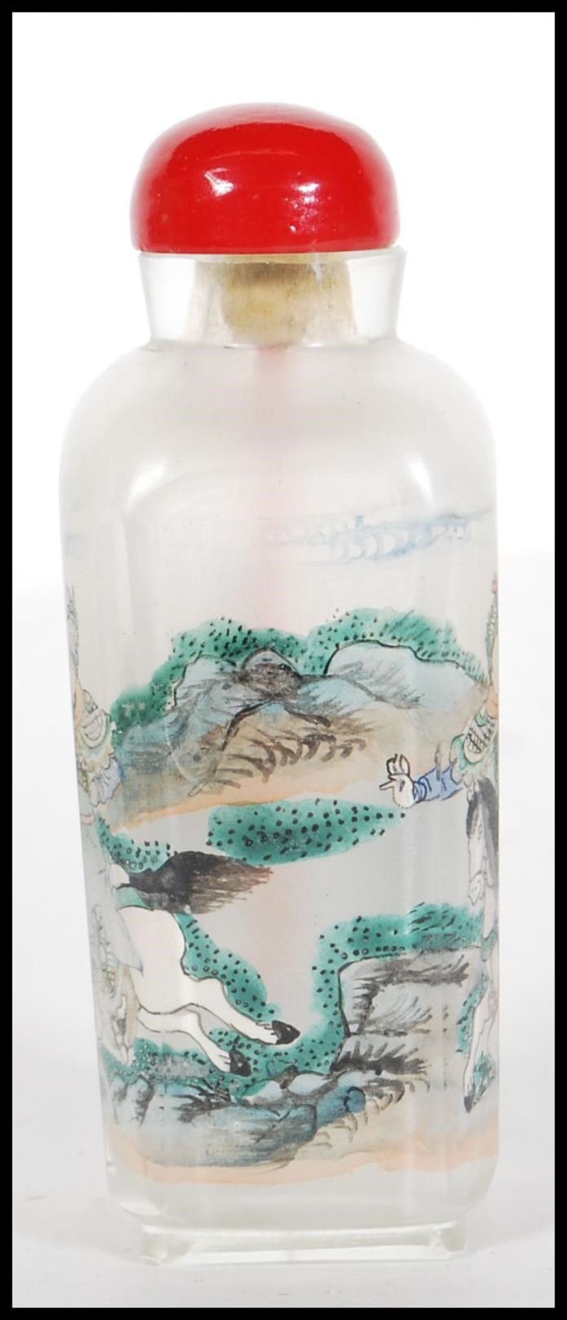 A 19th Century Chinese glass scent bottle with interior painted decoration depicting warriors on - Bild 2 aus 8
