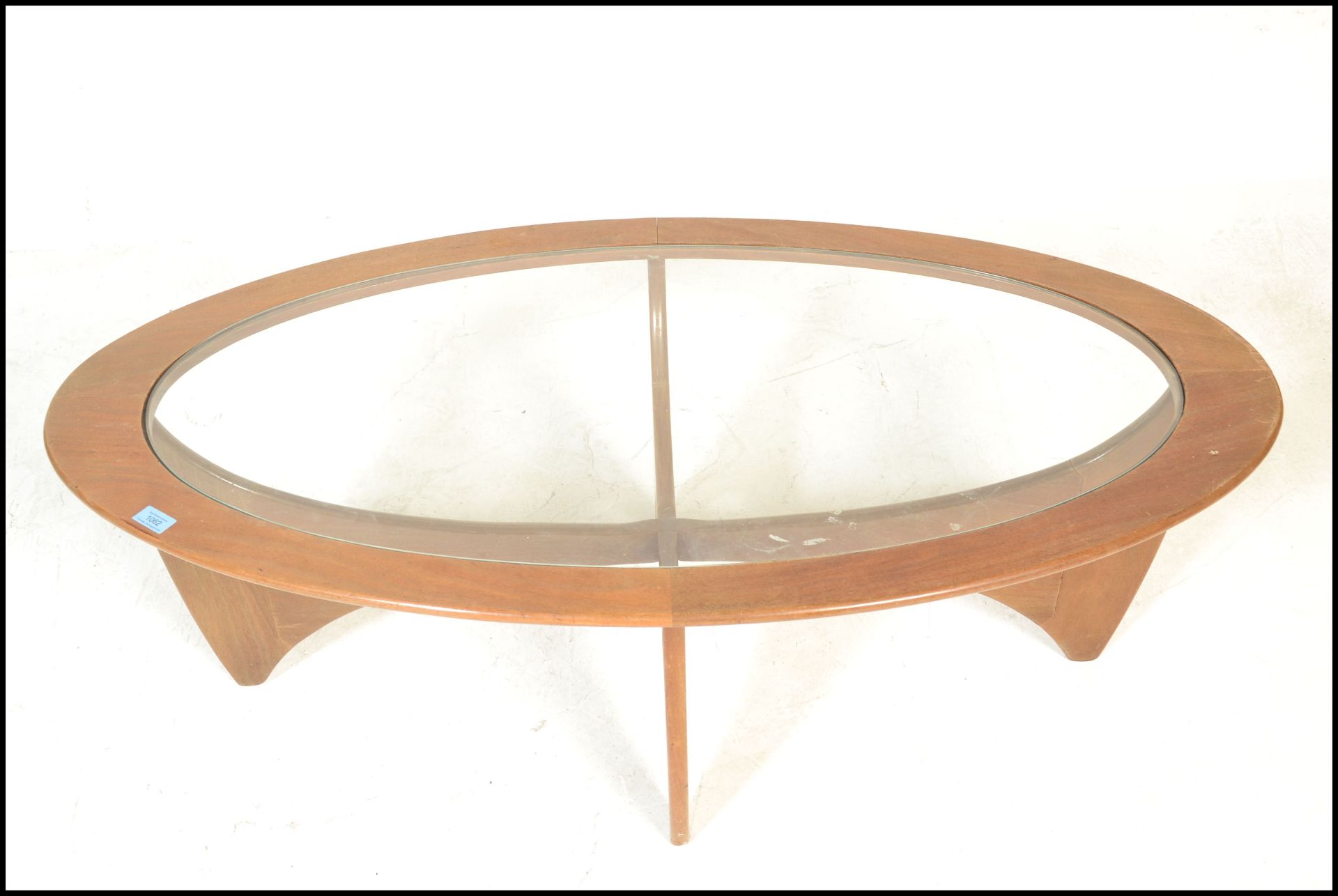 A 1950's mid century teak wood Danish influence coffee table of sputnik / Astro form. Inset glass - Bild 4 aus 6