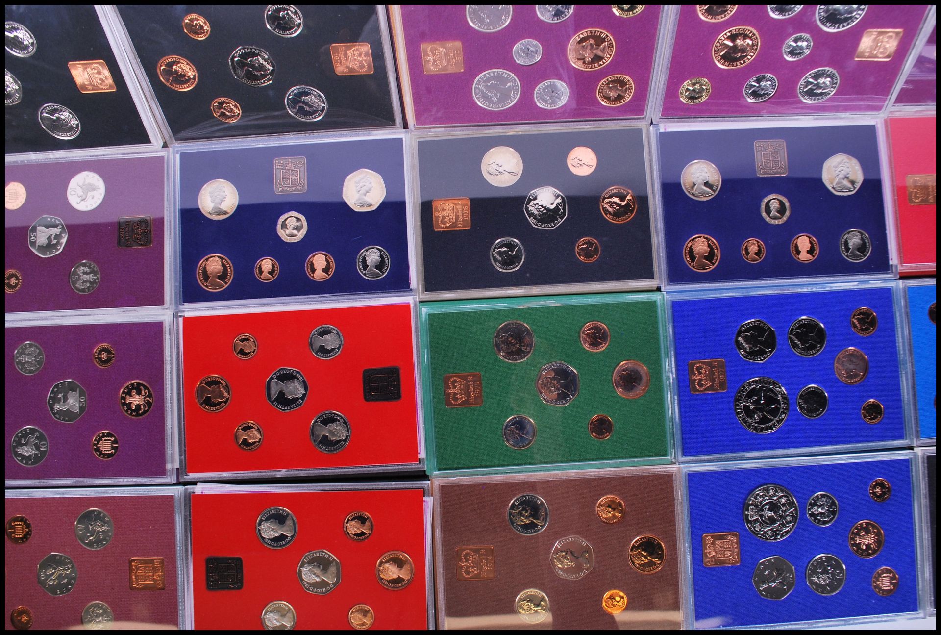 A collection of Royal Mint Coinage of Great Britain and Ireland commemorative annual coin sets to - Bild 6 aus 9