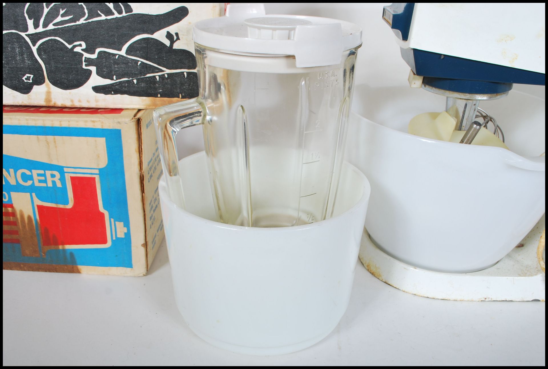 A mid century Kenwood Chef kitchen mixer complete with the K whisk along with other Kenwood - Bild 3 aus 5