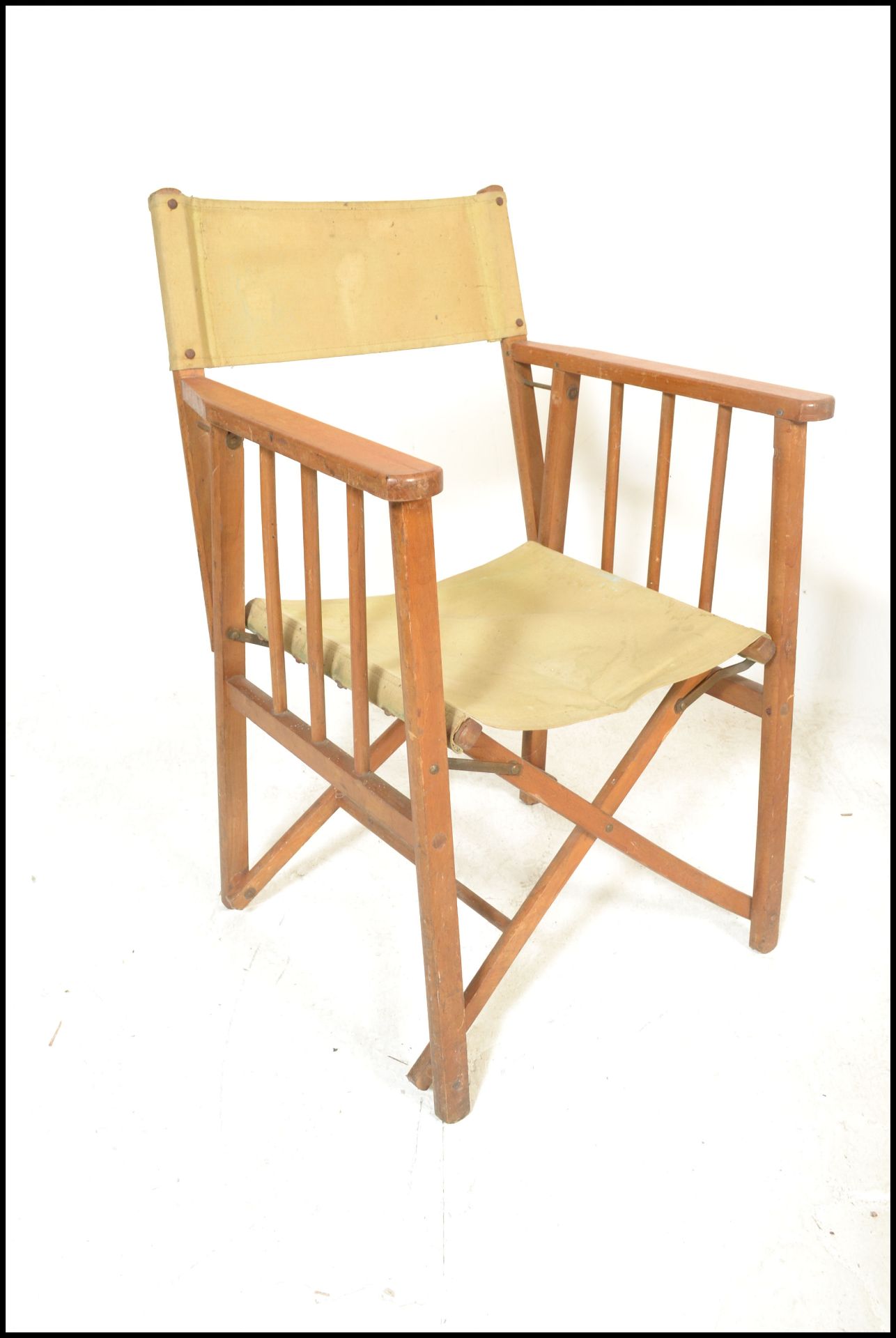 A group of four retro mid 20th Century wooden and canvas upholstered directors / garden chairs, - Bild 6 aus 9