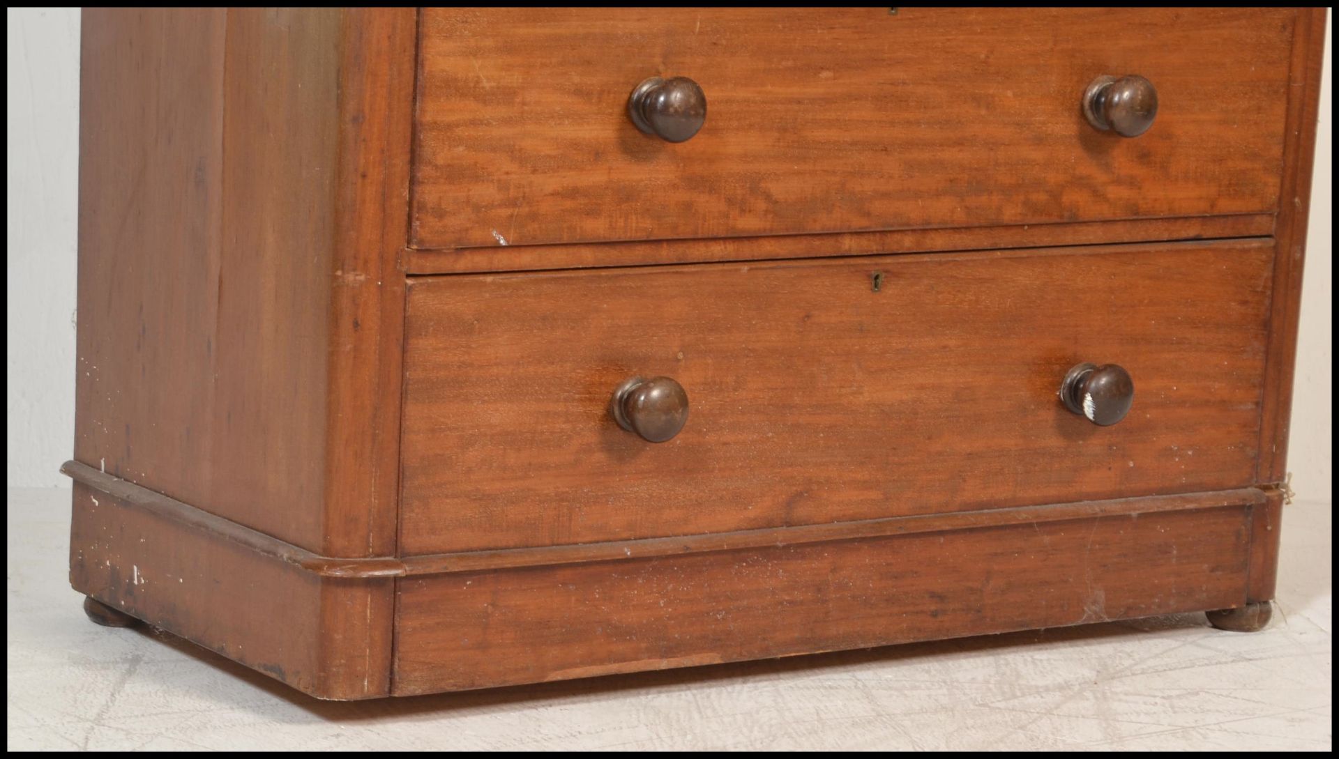 A Victorian mahogany dressing chest of drawers being raised on a plinth base with short and deep - Bild 2 aus 6