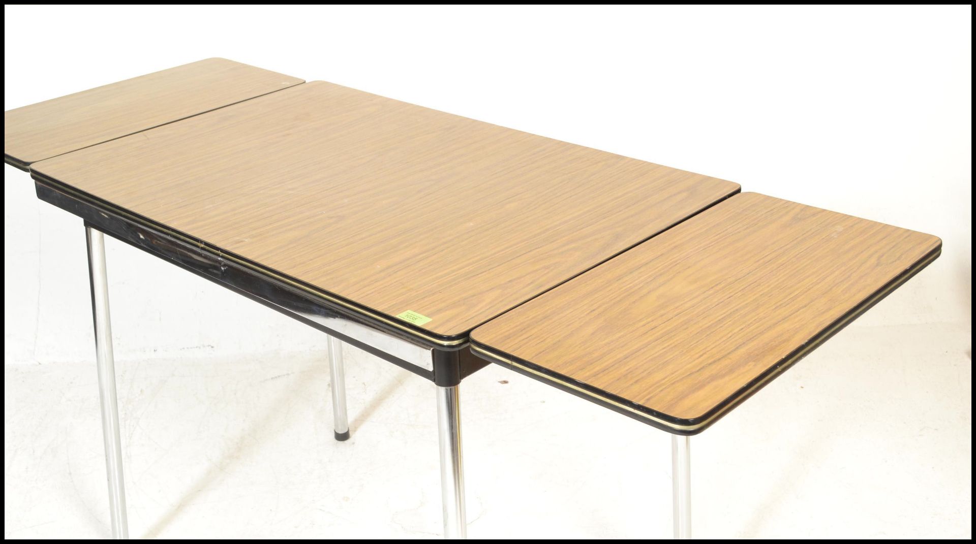 An original  retro 1970's Belgian Tavo dining table raised on chrome supports  extending table top - Bild 8 aus 12