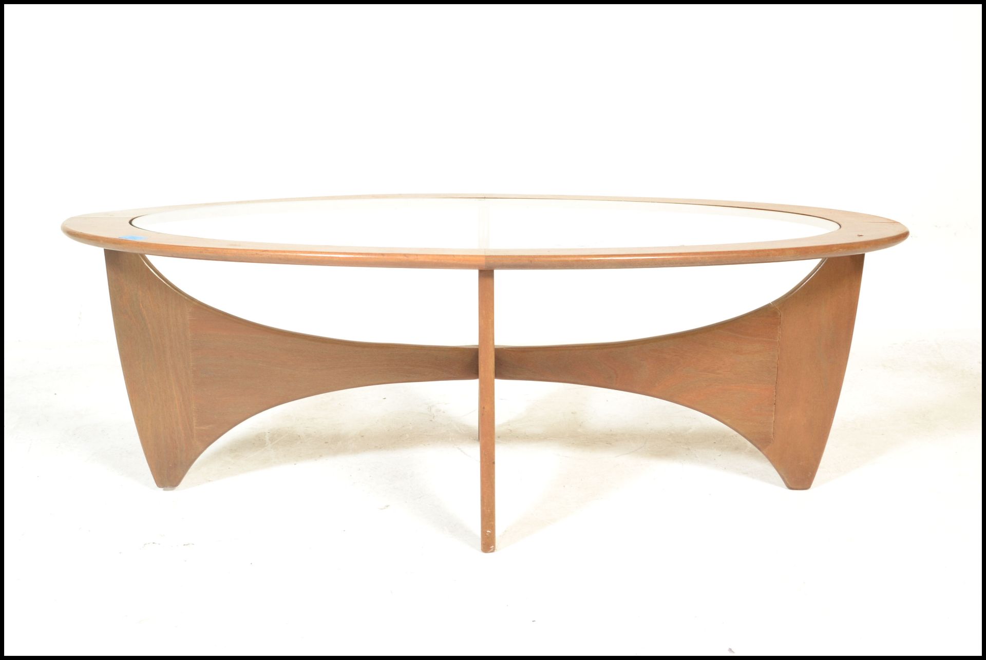 A 1950's mid century teak wood Danish influence coffee table of sputnik / Astro form. Inset glass - Bild 3 aus 6