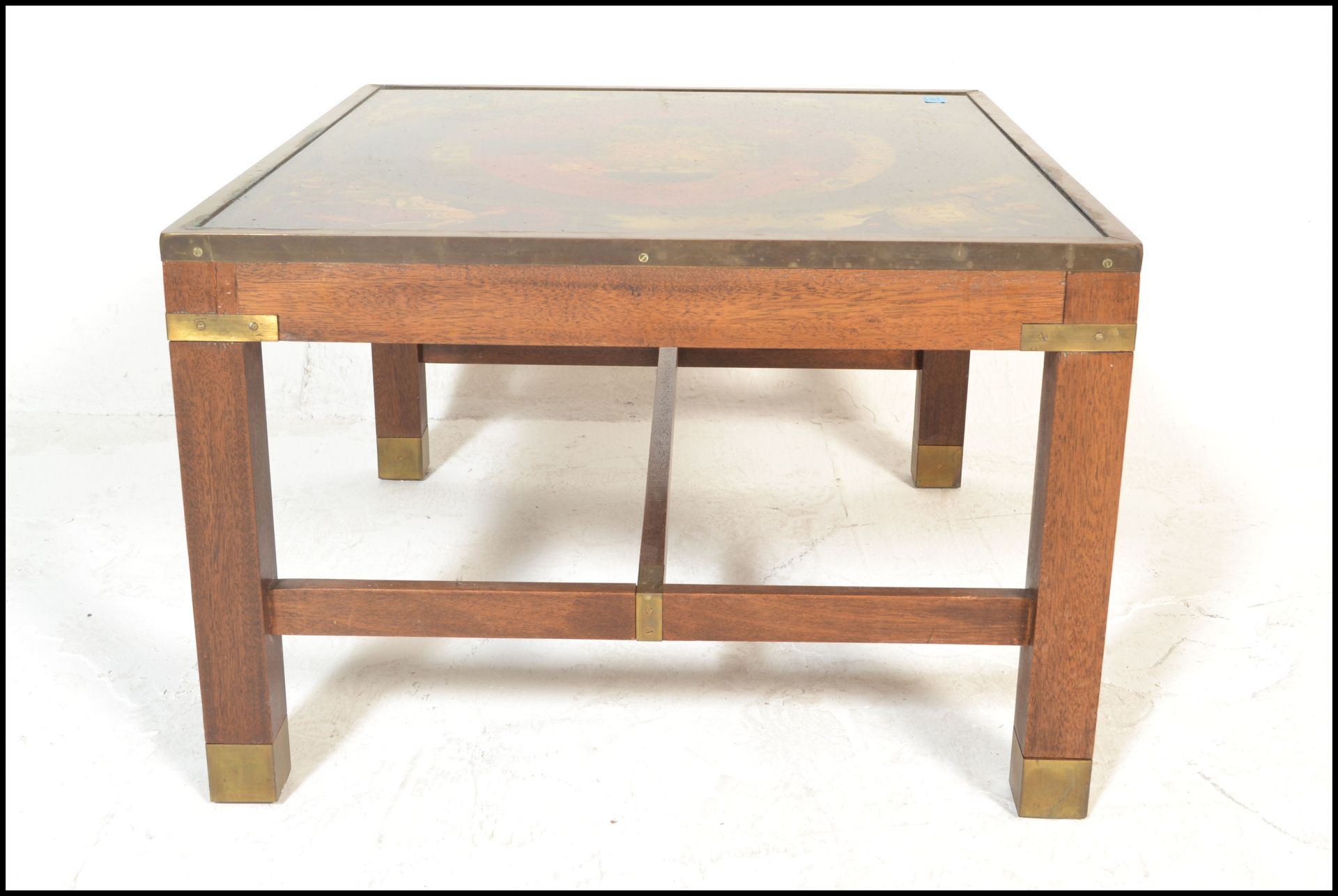 A retro mid century British campaign style coffee / occasional table being raised on mahogany legs - Bild 8 aus 14