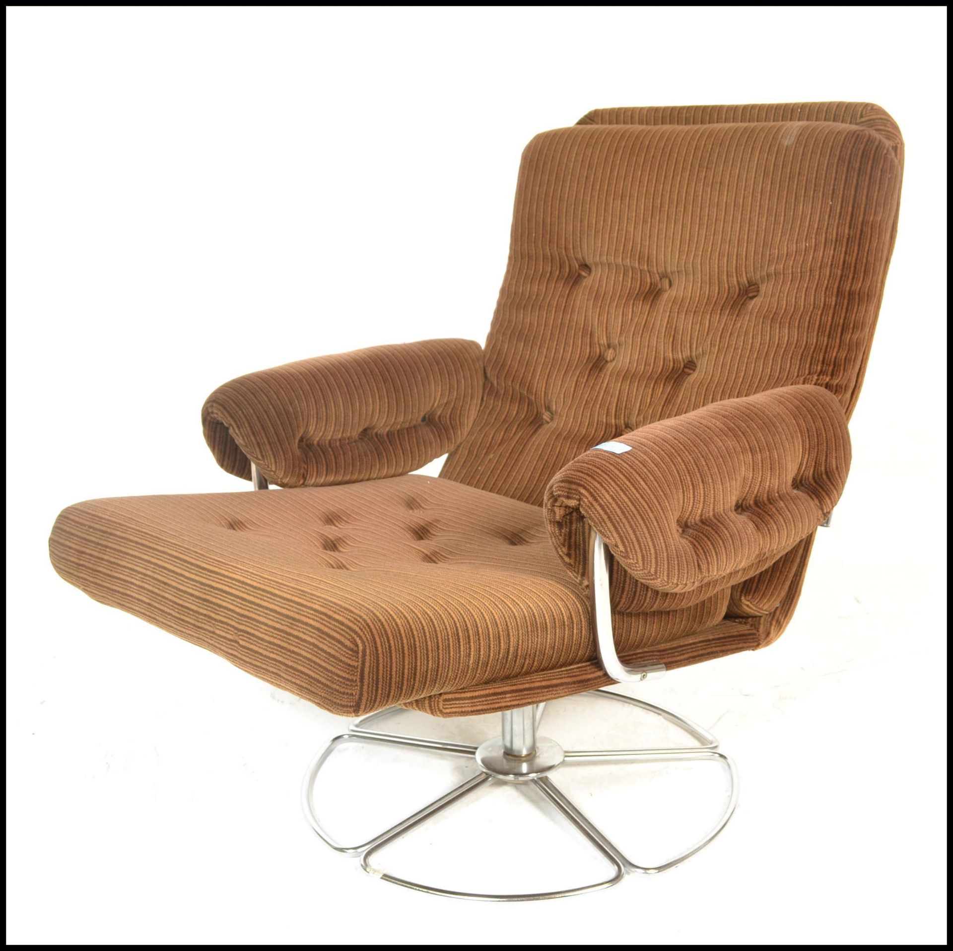 A mid century retro Danish influenced swivel easy armchair being upholstered in the original - Bild 5 aus 6