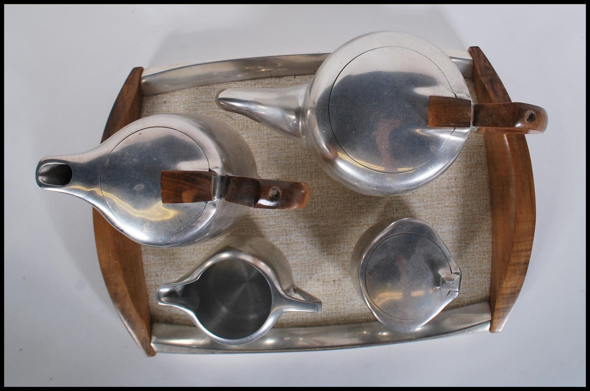 A vintage retro mid 20th Century five piece stainless steel Piquet Ware coffee service consisting of - Bild 3 aus 4