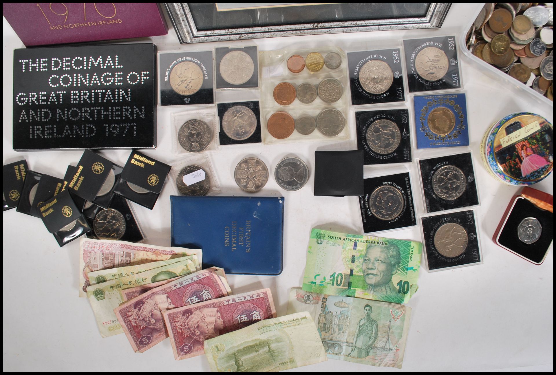 A collection of British and world coins including early 20th Century pre decimal coins, a - Bild 4 aus 7